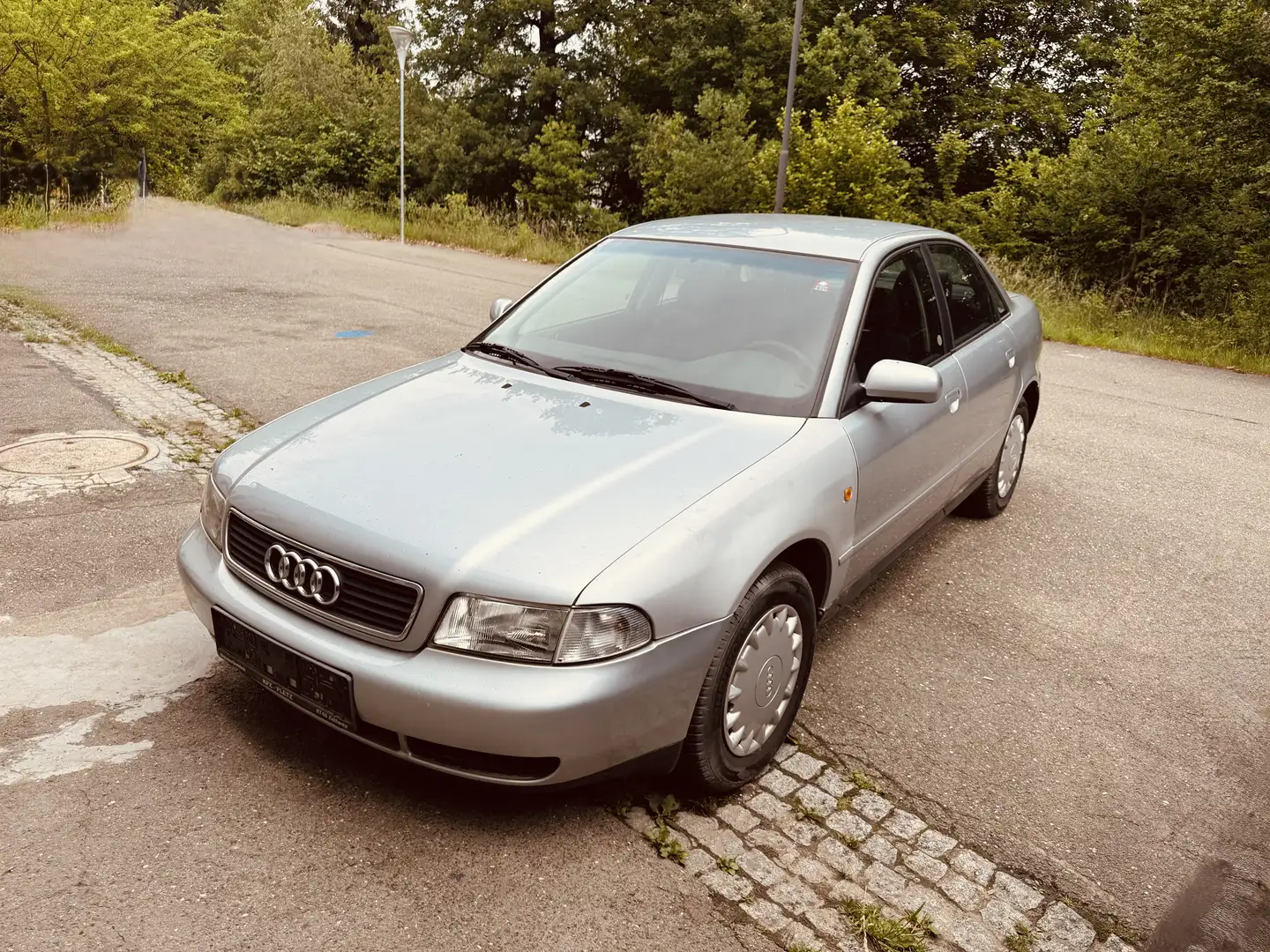 Audi A4 1.6i - 2