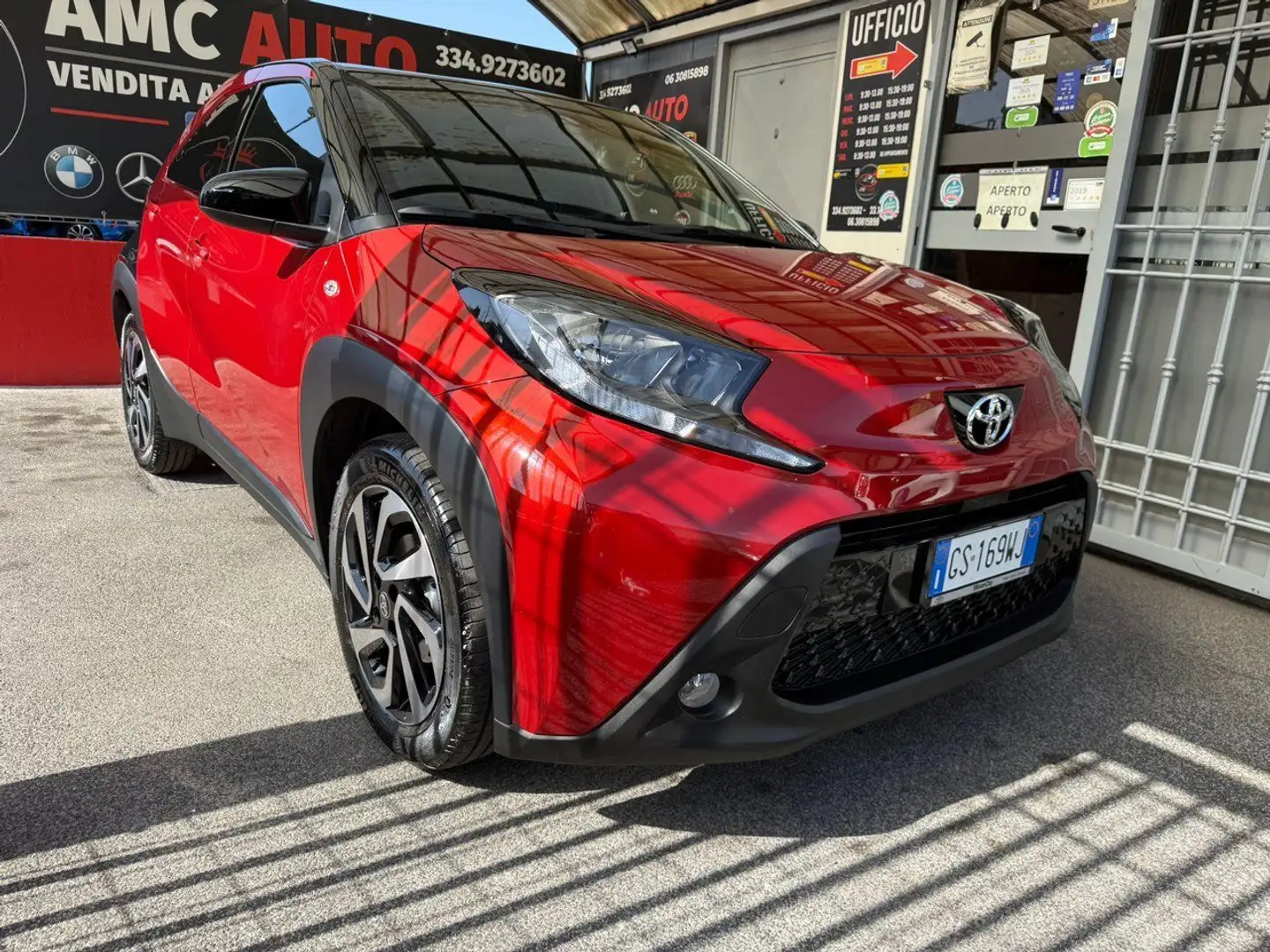 Toyota Aygo Aygo X 1.0 Lounge 72cv AUTOMATICA - 800 KM Rood - 1