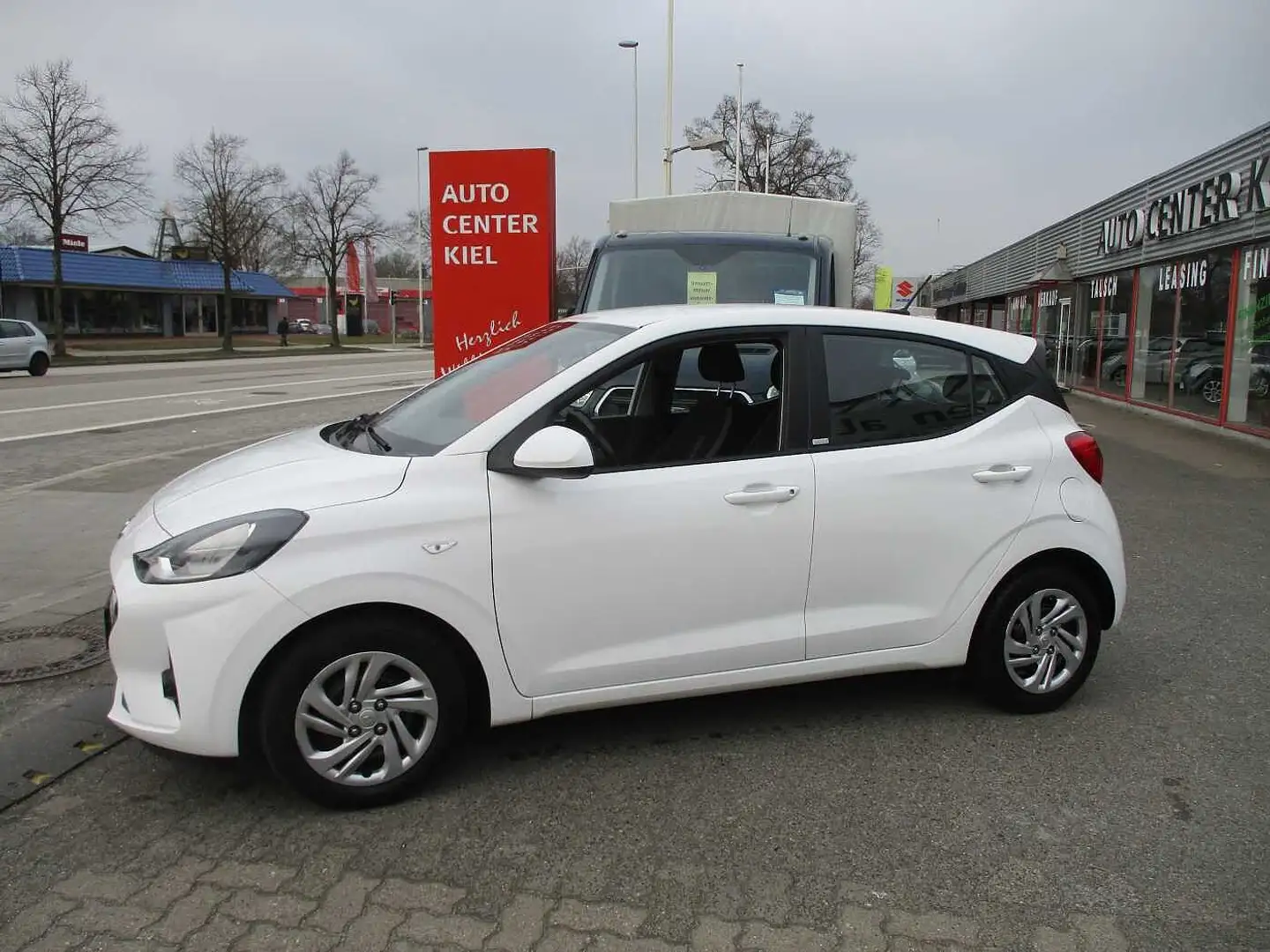 Hyundai i10 Select *Klima*Tempomat*Scheckheft gepfl. Weiß - 2