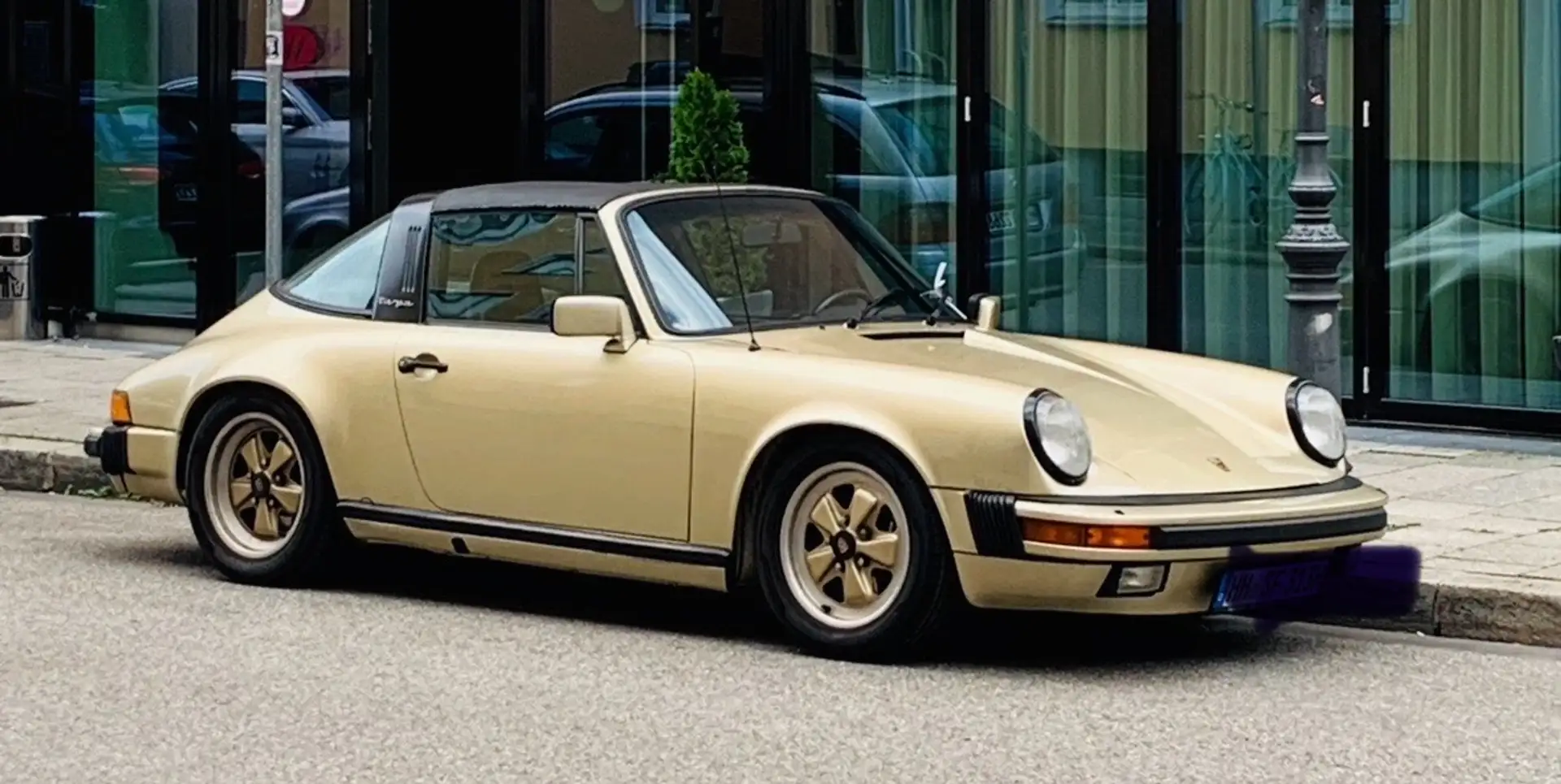 Porsche 911 Carrera Targa Zlatá - 1
