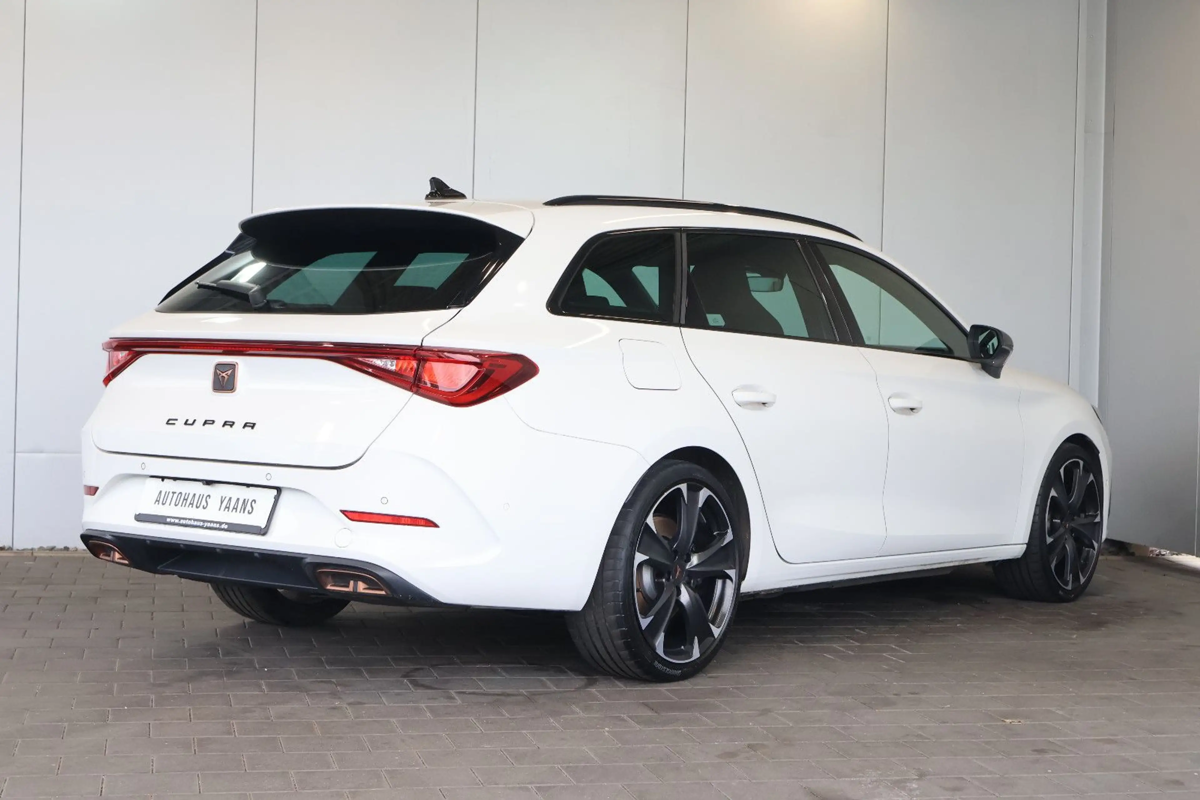 CUPRA Leon ST 1.4 e-Hybrid VZ AID+ACC+SIDE+KEY+KAM+AHK — photo 4