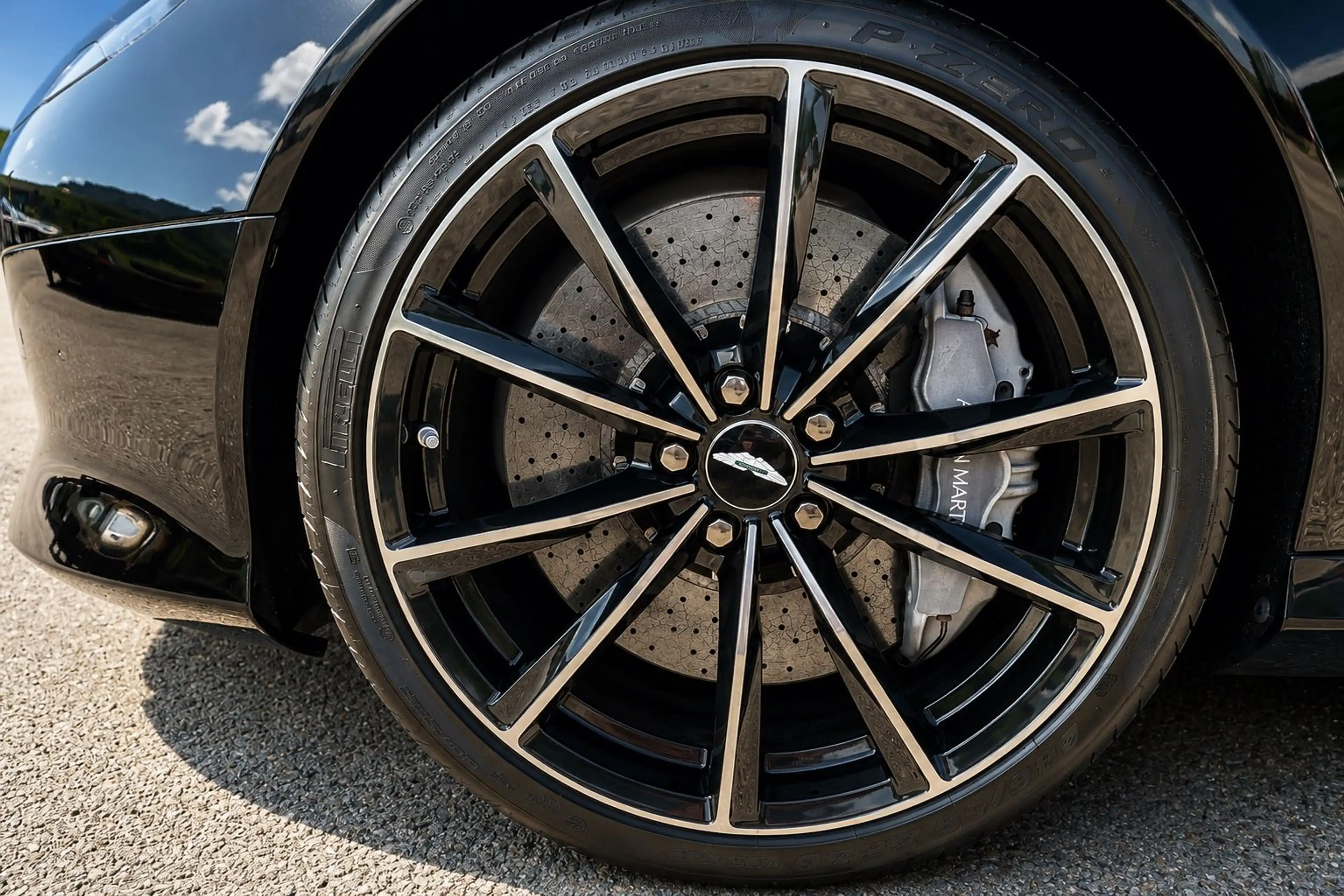 Aston Martin DB9 6.0 Volante GT — photo 14