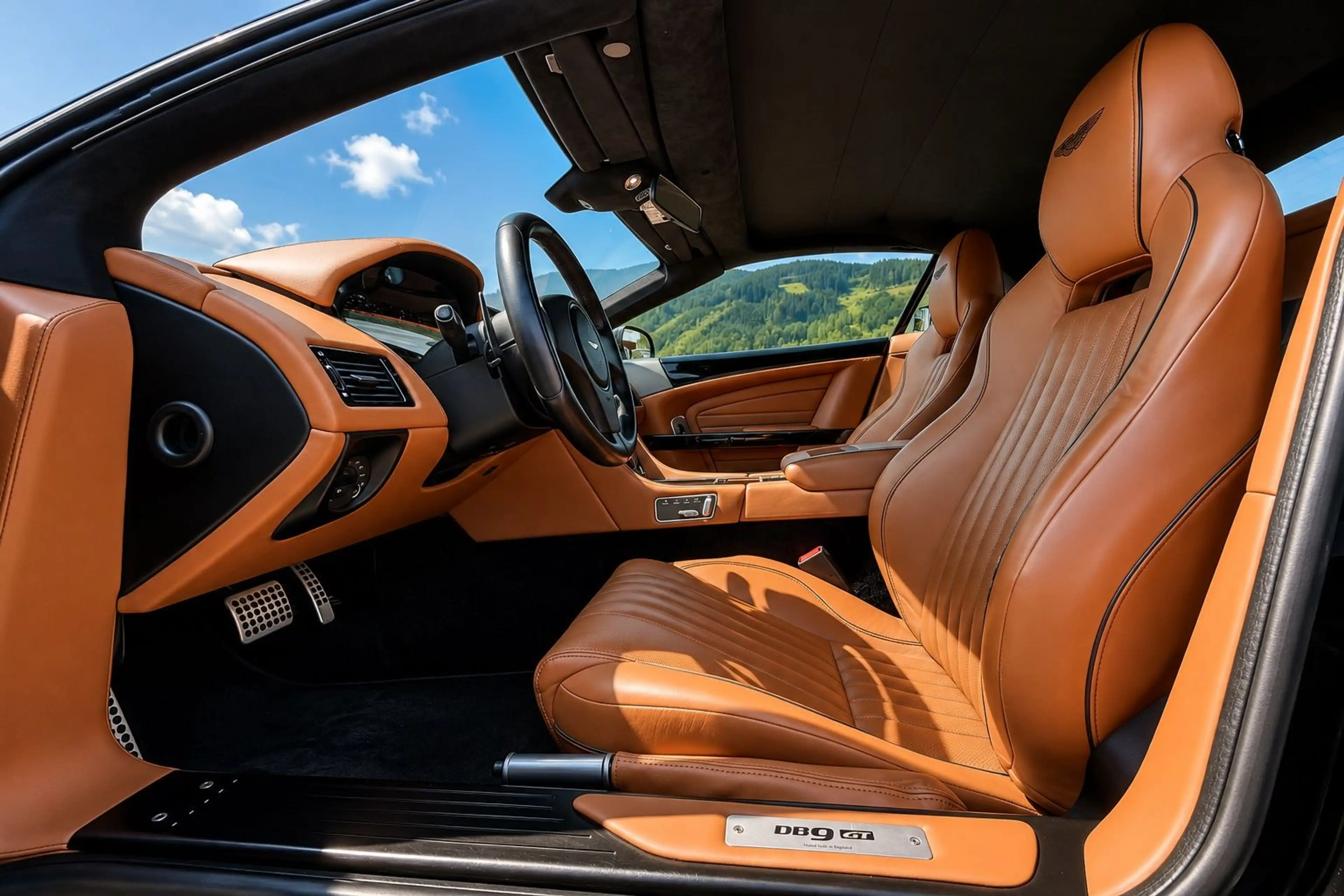 Aston Martin DB9 6.0 Volante GT — photo 9