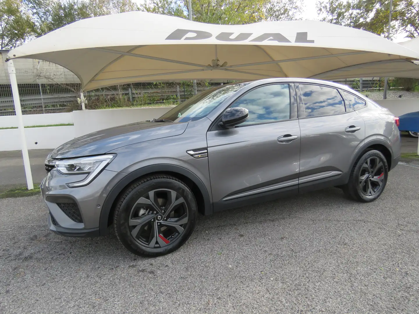 Renault Arkana 1.6 E-Tech full hybrid R.S. Line 145cv Gris - 1