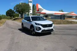 Peugeot 2008 HYBRID 145 CV BUSINESS BOITE AUTO DSC6 CAMÉRA 180 FULL LEDS