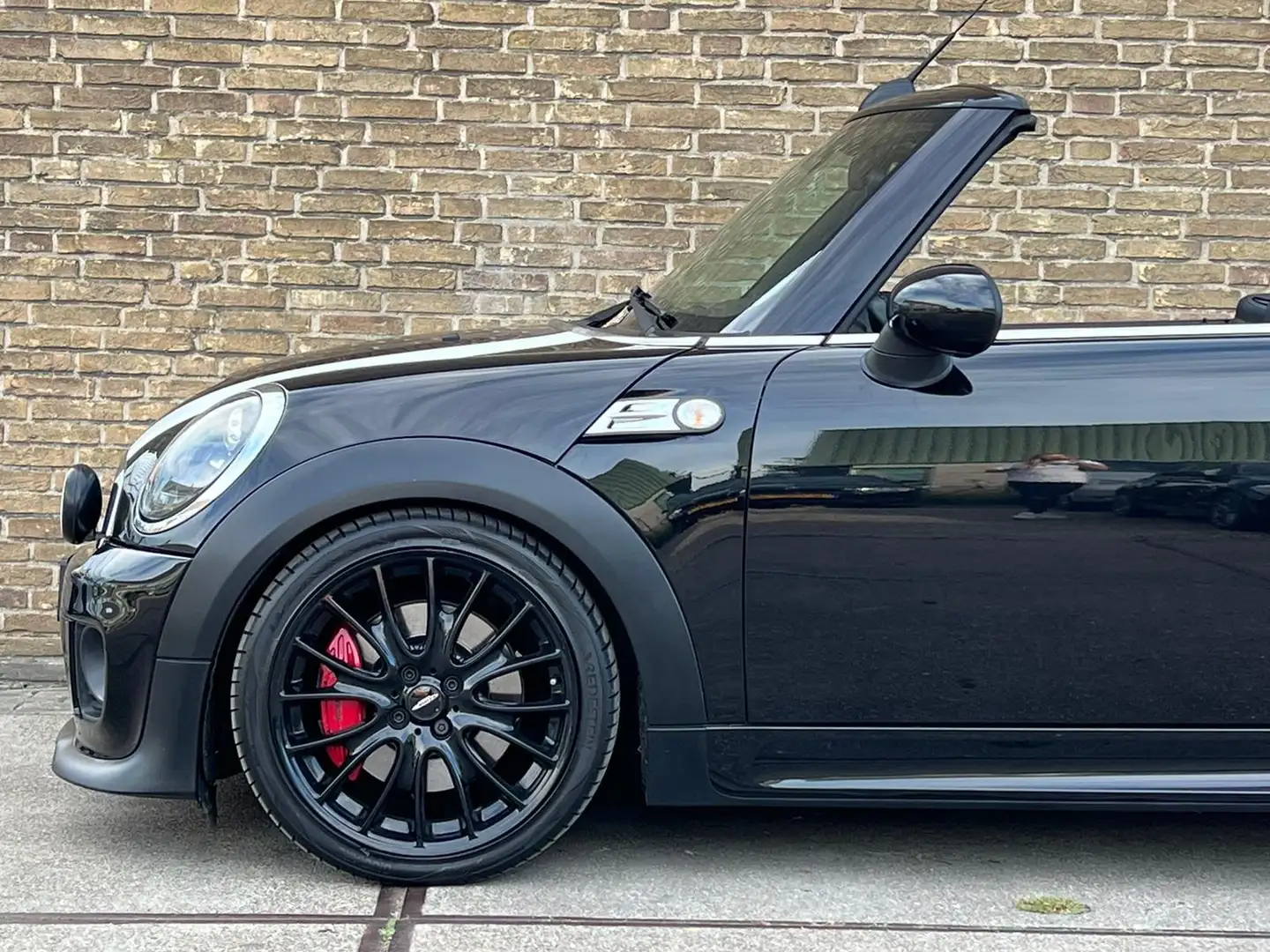 MINI Cooper John Cooper Works Cabrio Zwart - 2