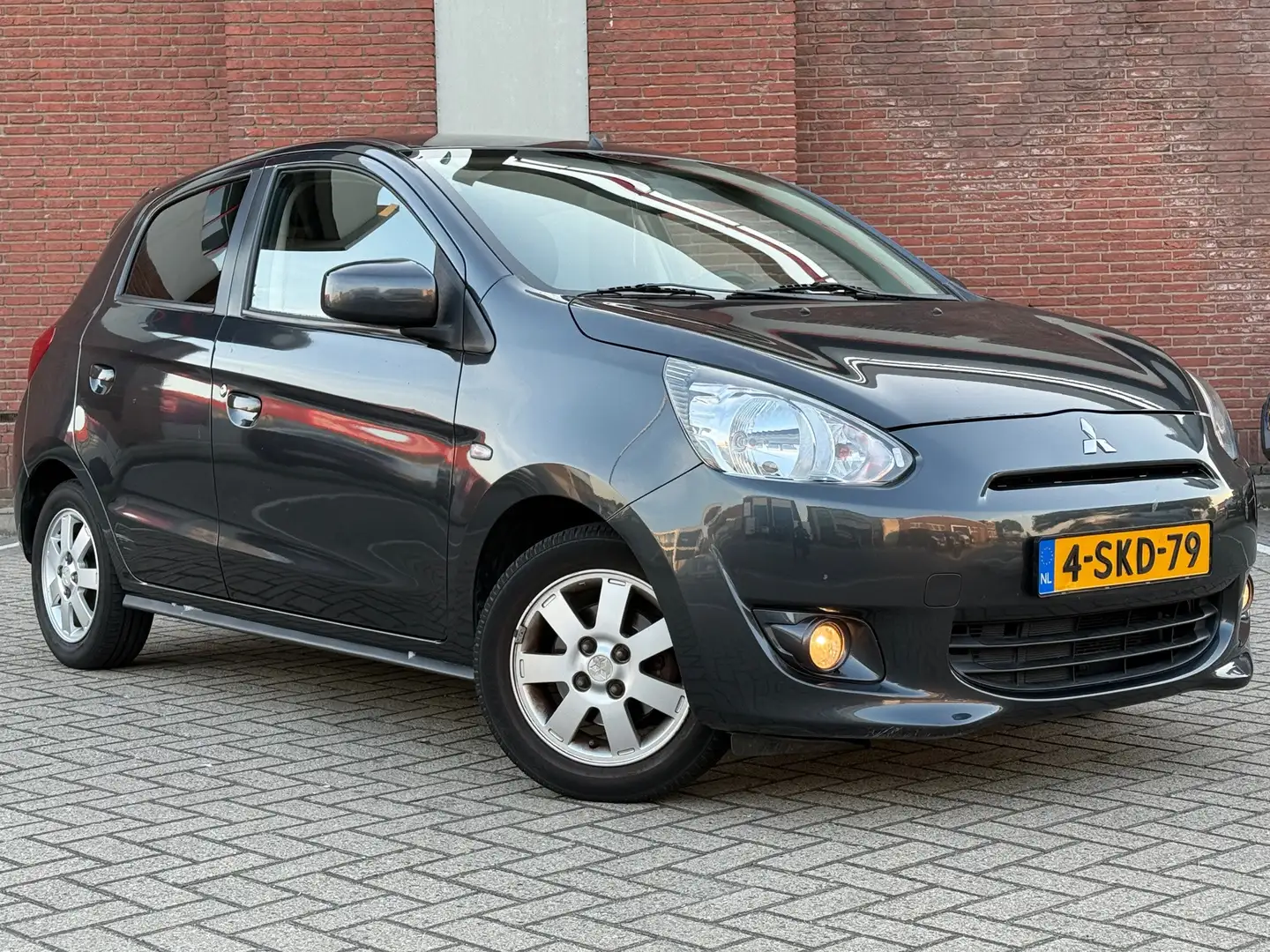 Mitsubishi Space Star 1.0 Intense|5DRS|CLIMA|NAVI|APK|GOED-ONDERHOUDEN|A Gris - 1