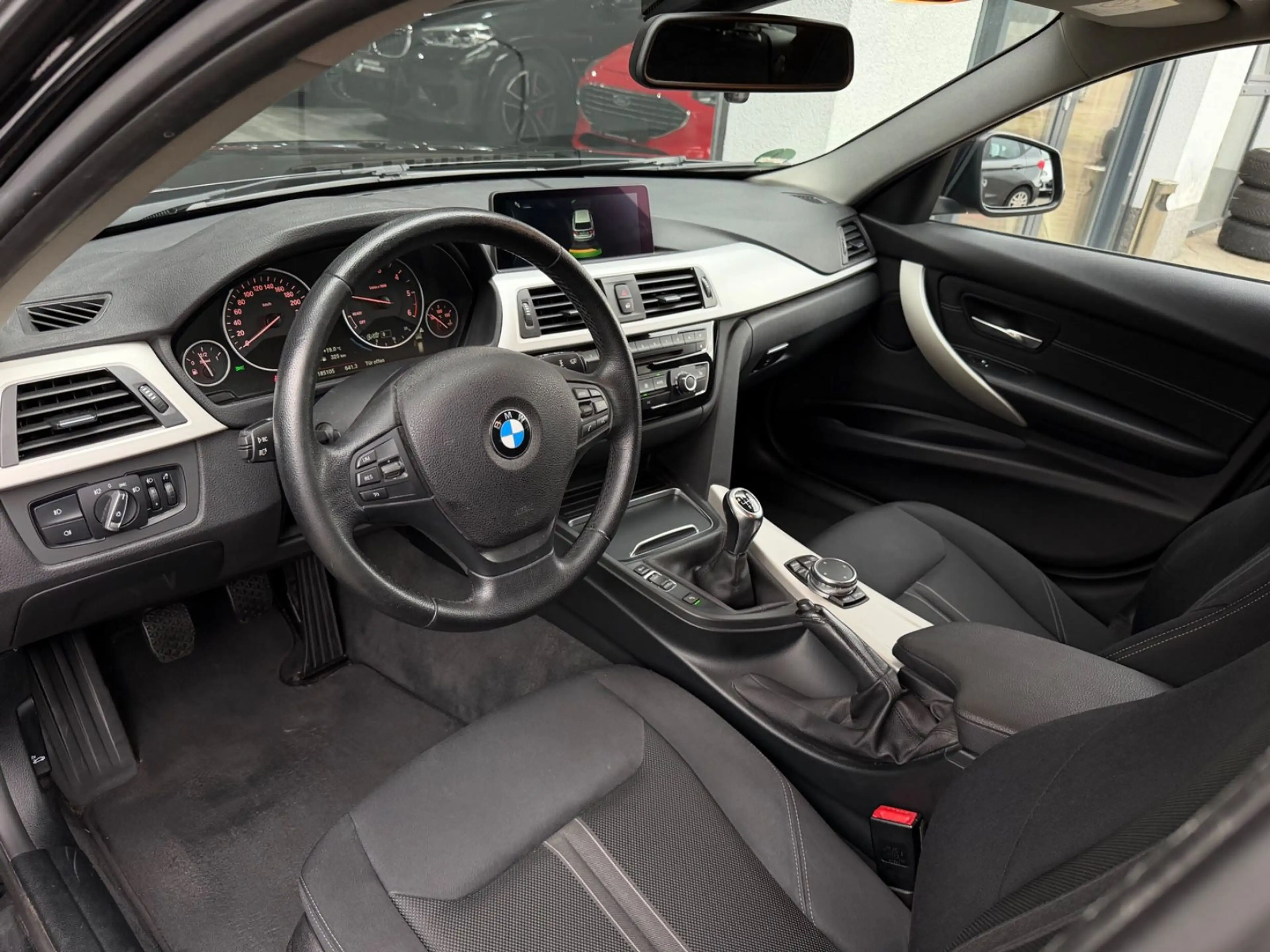 BMW 318 d Touring F31 Facelift LCI — photo 9