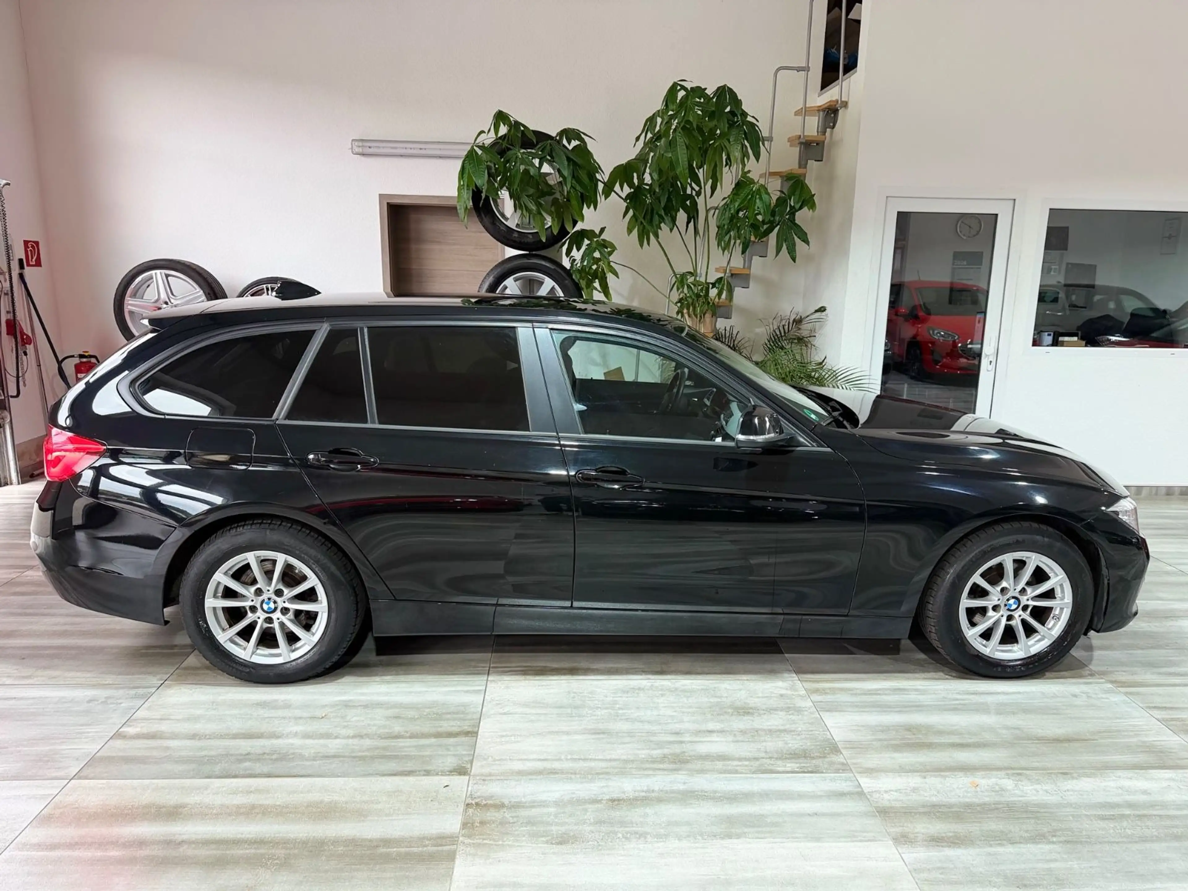 BMW 318 d Touring F31 Facelift LCI — photo 7
