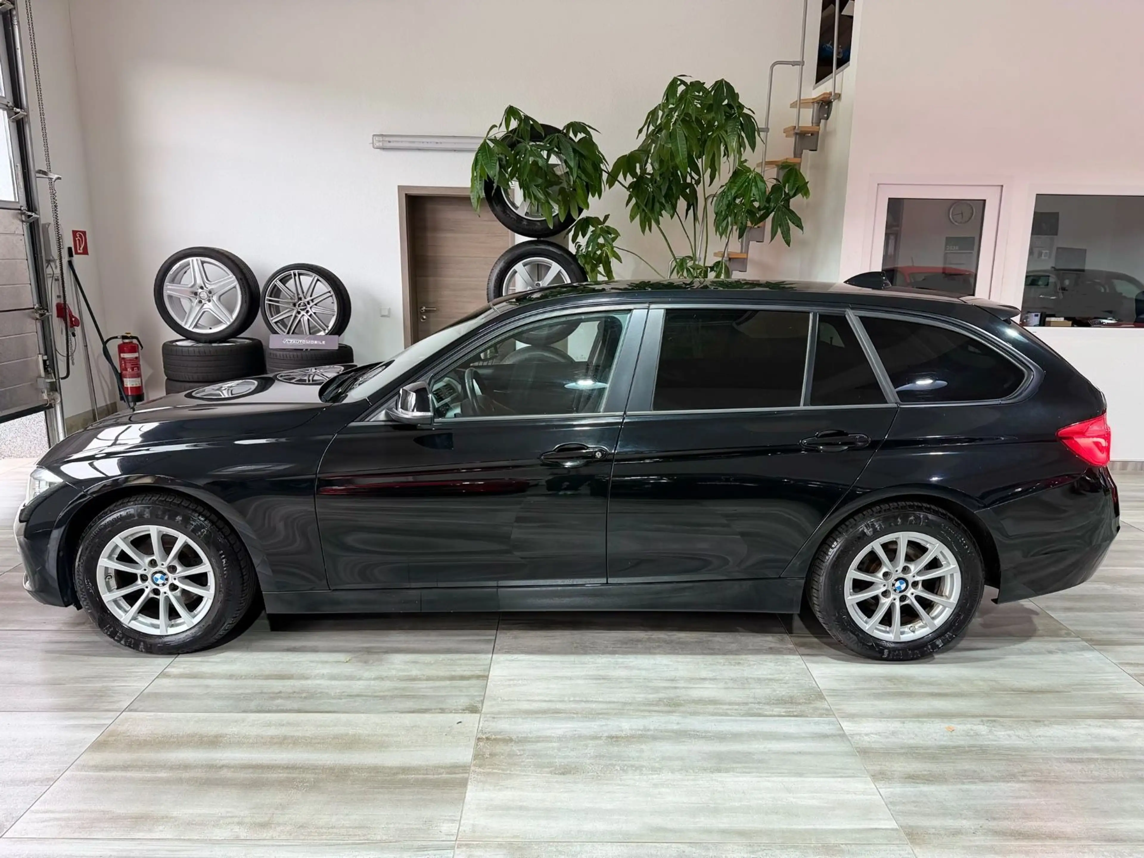 BMW 318 d Touring F31 Facelift LCI — photo 8