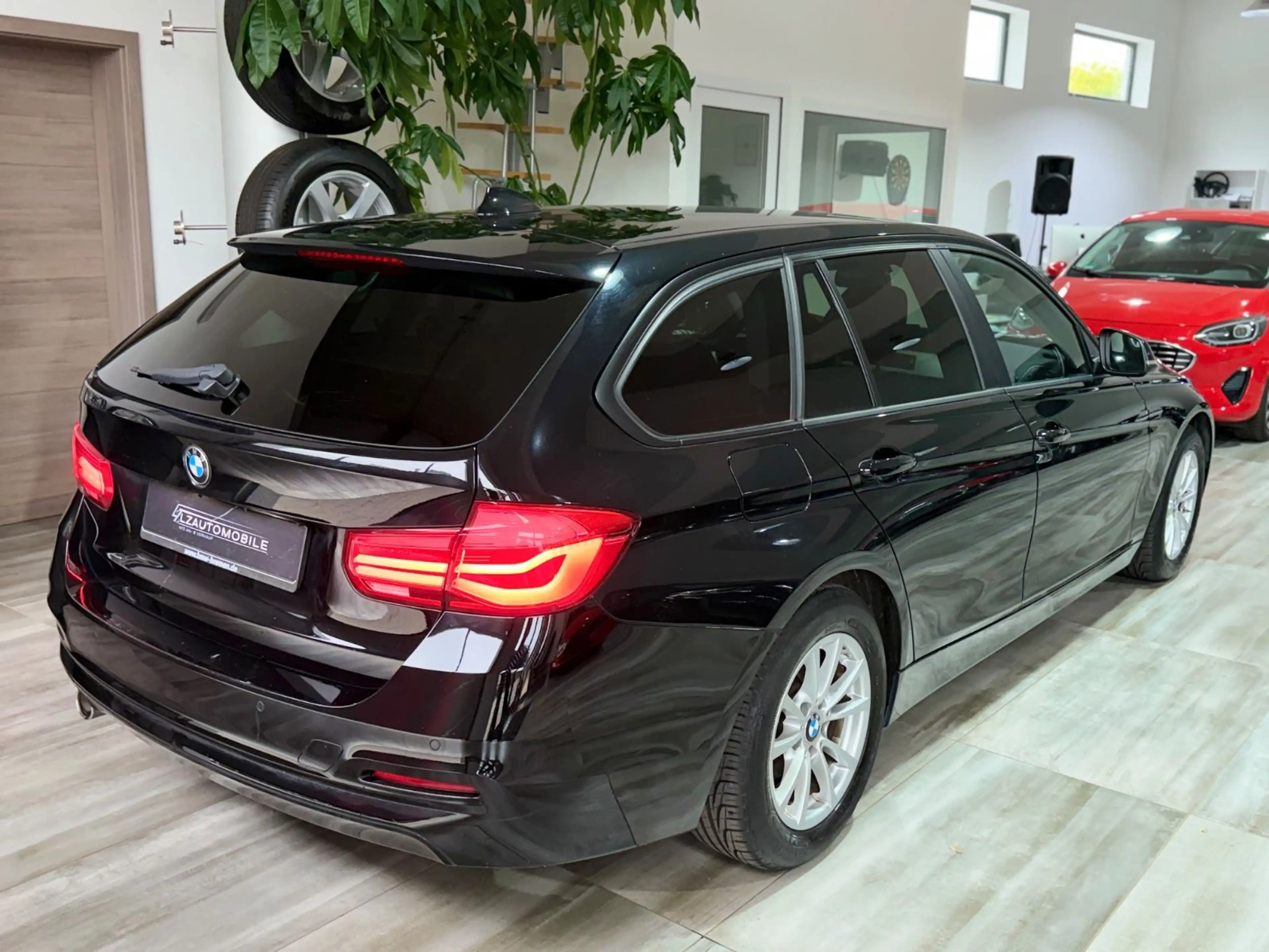 BMW 318 d Touring F31 Facelift LCI — photo 4