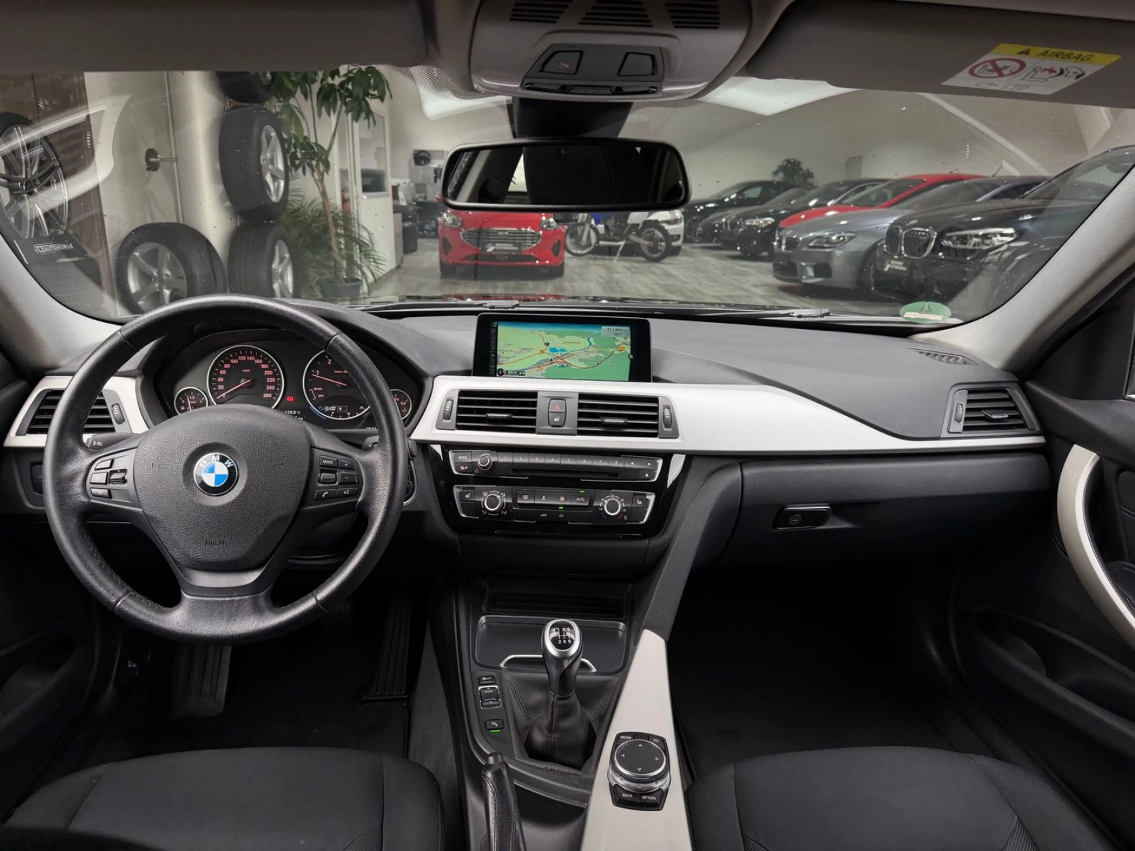 BMW 318 d Touring F31 Facelift LCI — photo 13
