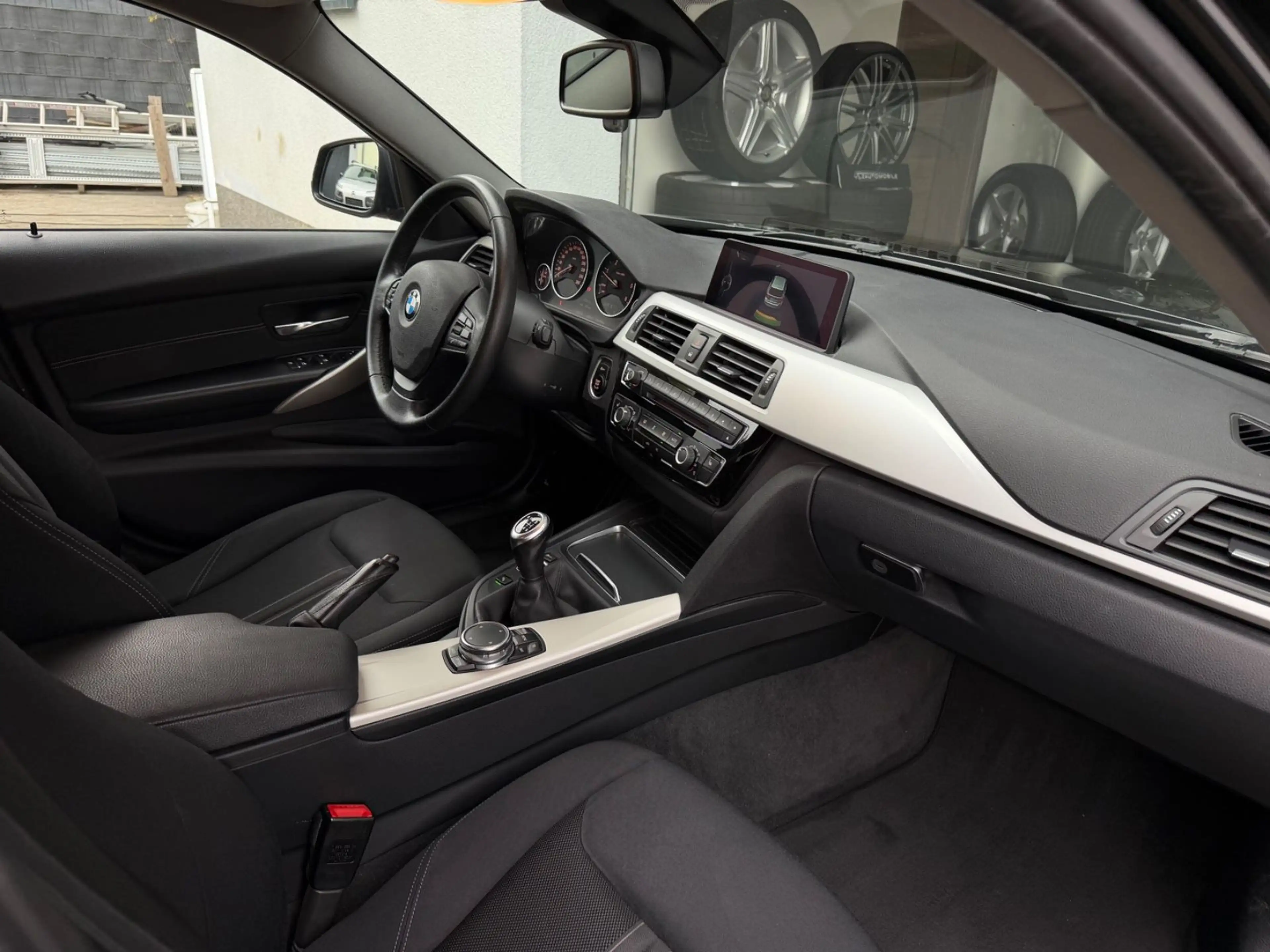 BMW 318 d Touring F31 Facelift LCI — photo 10