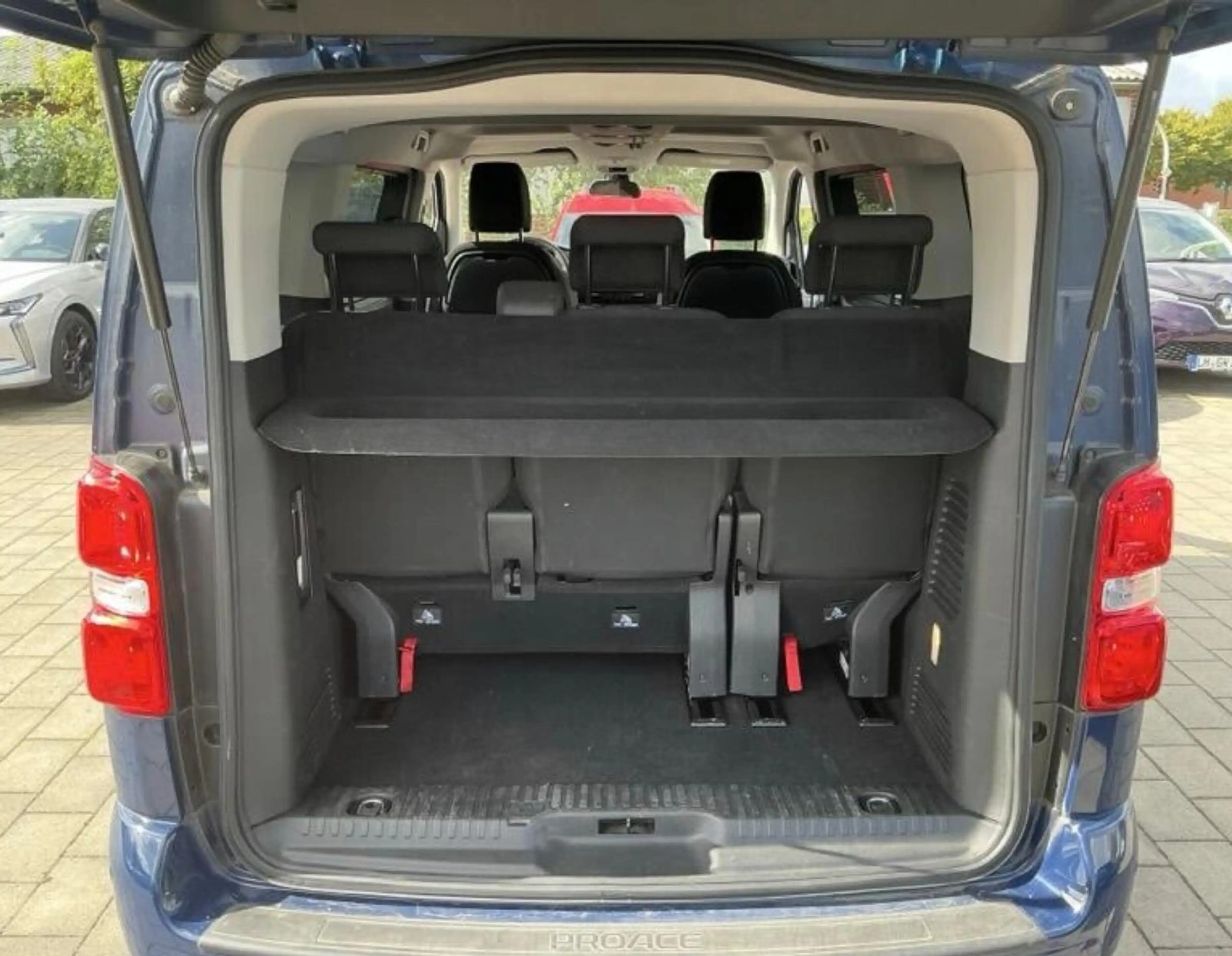 Toyota Verso L1 1.Hand Family Comf 8 Si. AHK Navi ACC — photo 13