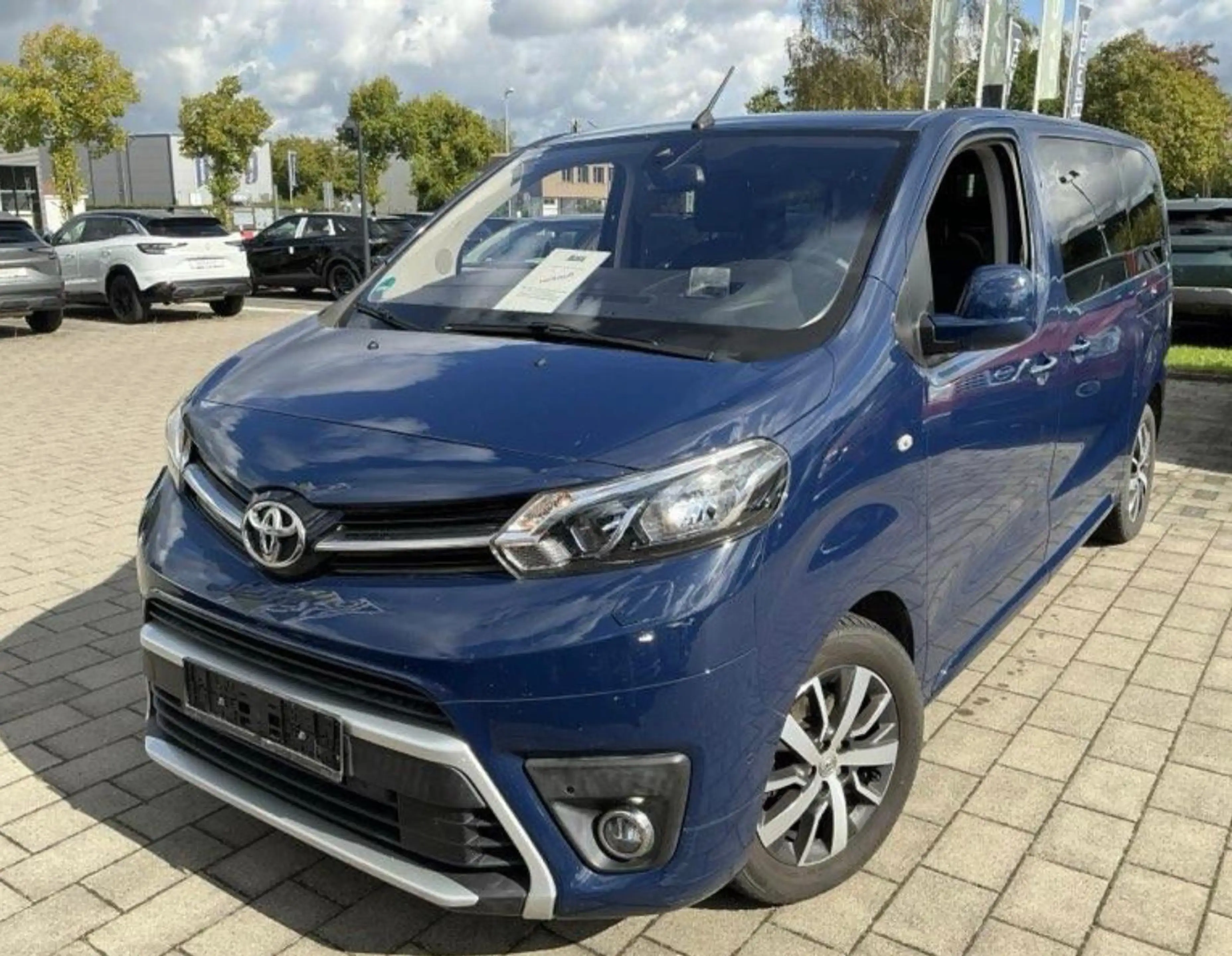 Toyota Verso L1 1.Hand Family Comf 8 Si. AHK Navi ACC
