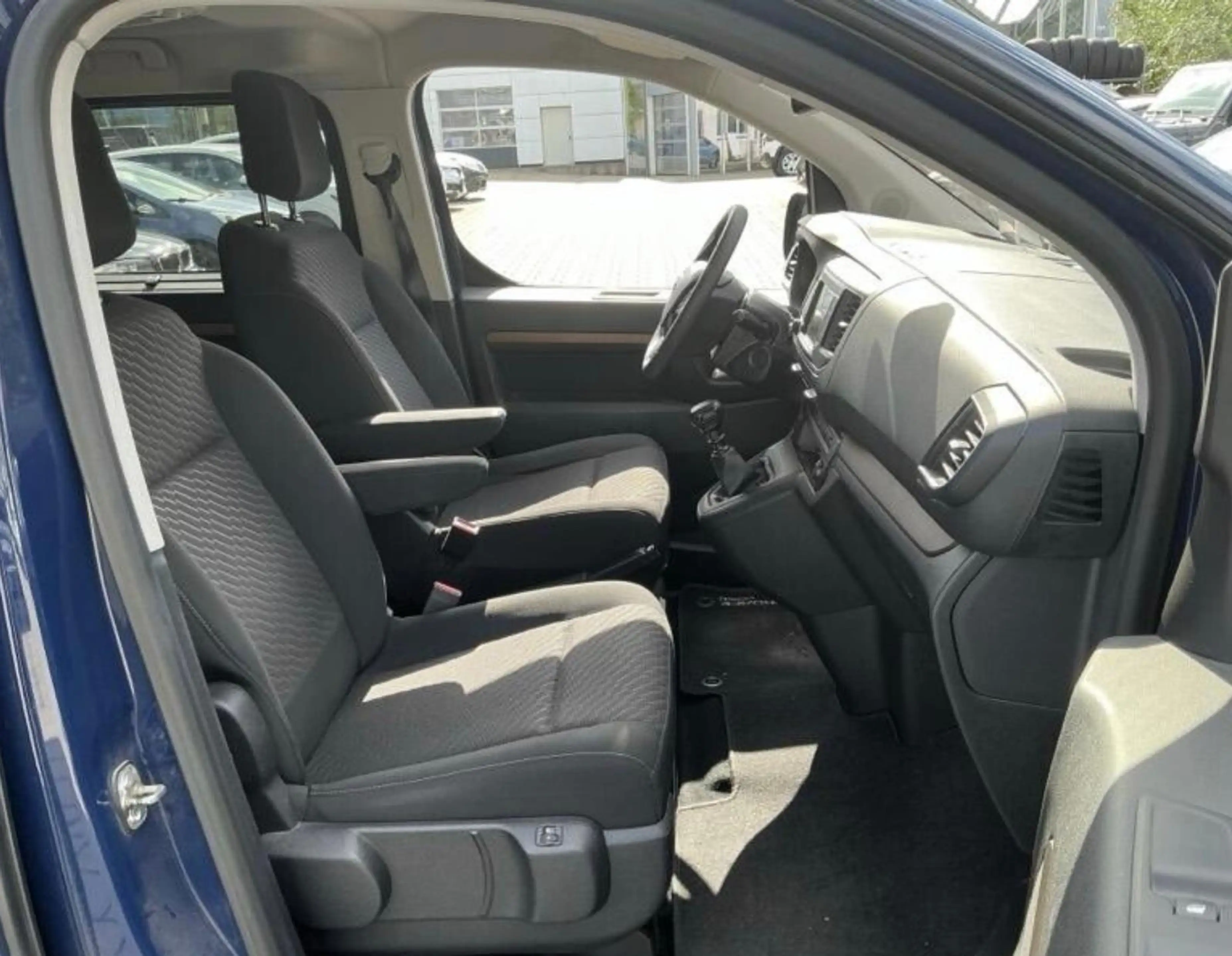Toyota Verso L1 1.Hand Family Comf 8 Si. AHK Navi ACC — photo 5