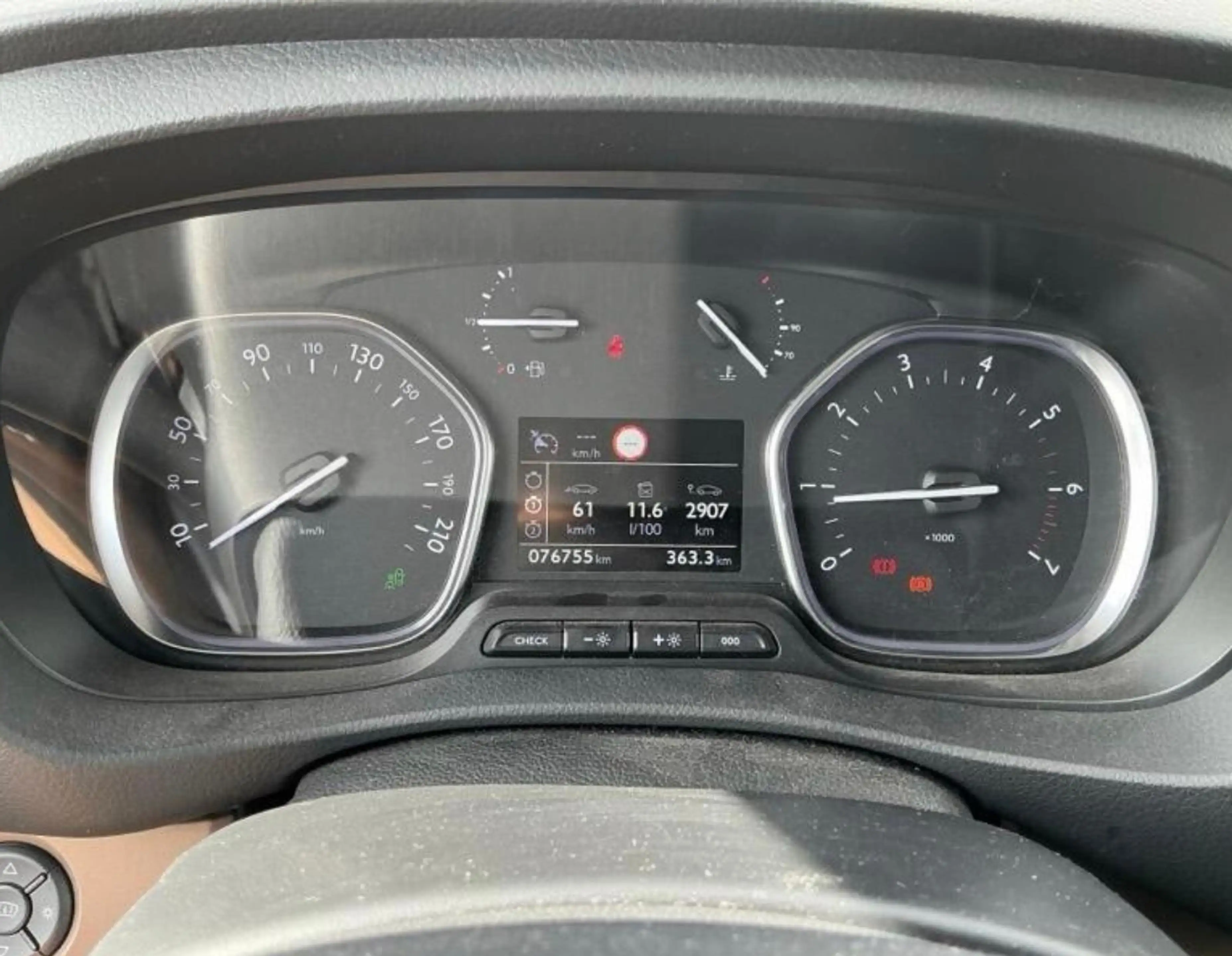 Toyota Verso L1 1.Hand Family Comf 8 Si. AHK Navi ACC — photo 8