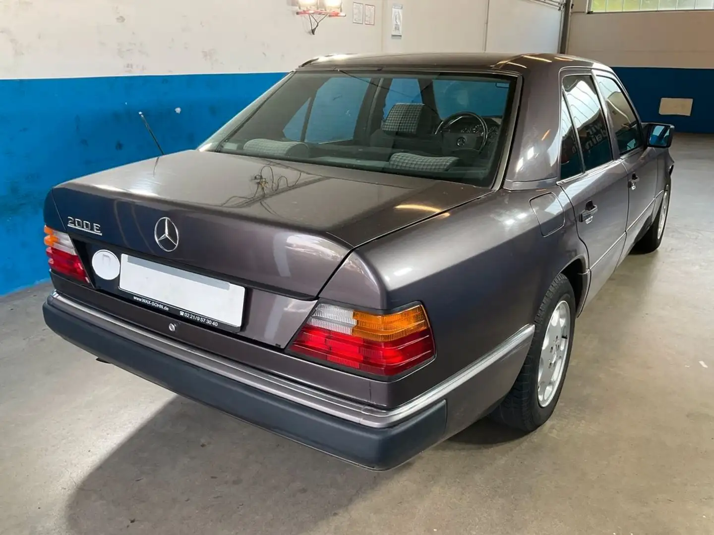 Mercedes-Benz E 200 TÜV NEU ! Schwarz - 1