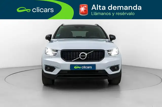 Volvo XC40 view 2