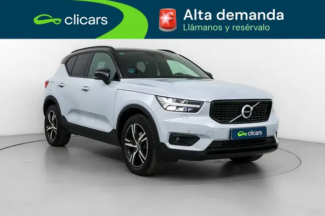 Volvo XC40 view 3