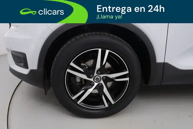 Volvo XC40 view 11
