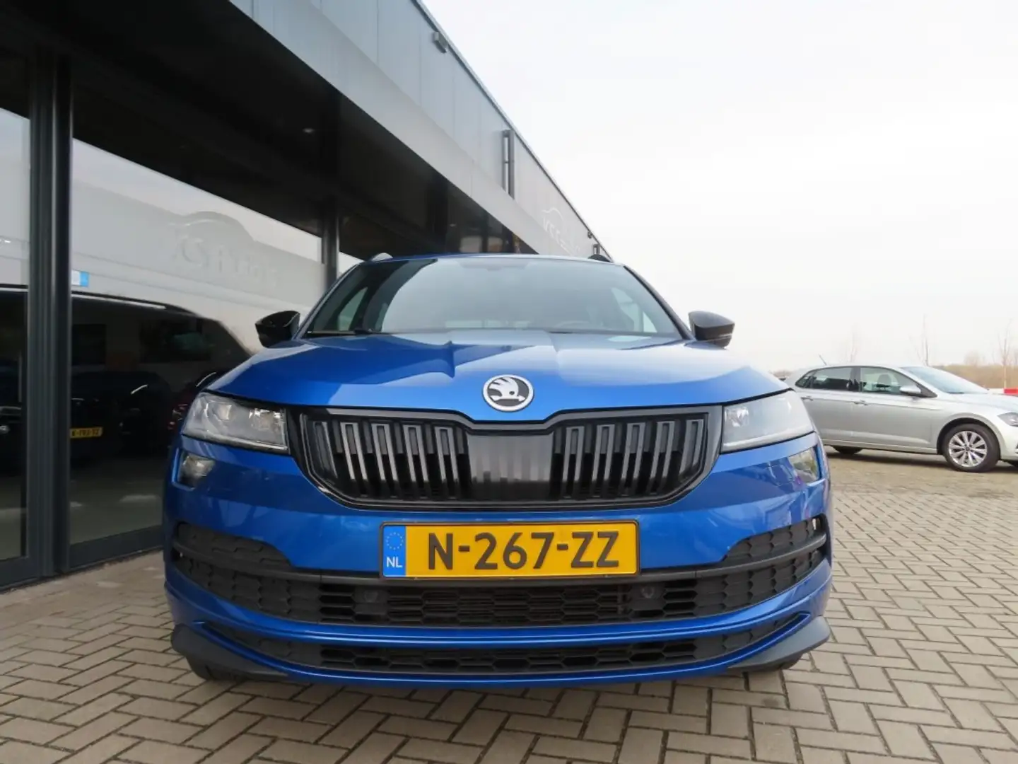 Skoda Karoq 1.5 TSI Sportline Business Led Pano Trekhaak 2022 Blau - 2