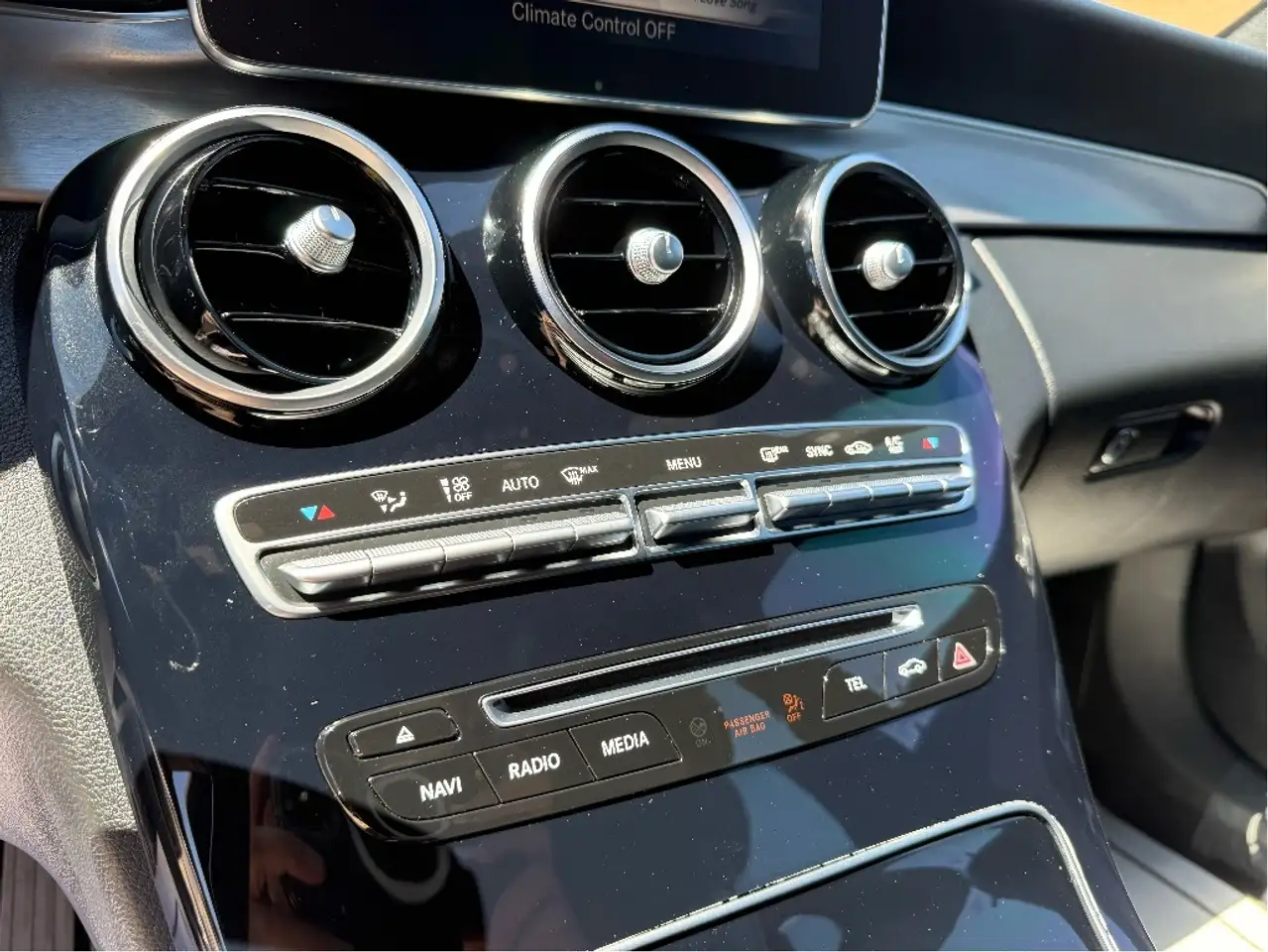 Mercedes-Benz C-Class снимка Mercedes-Benz C-Class