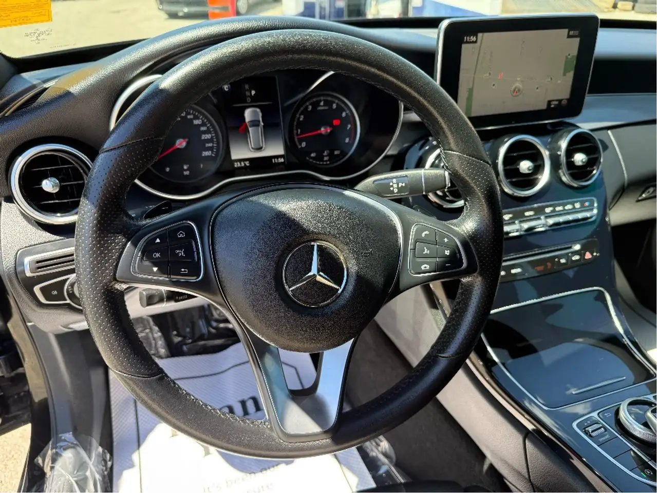 Mercedes-Benz C-Class снимка Mercedes-Benz C-Class