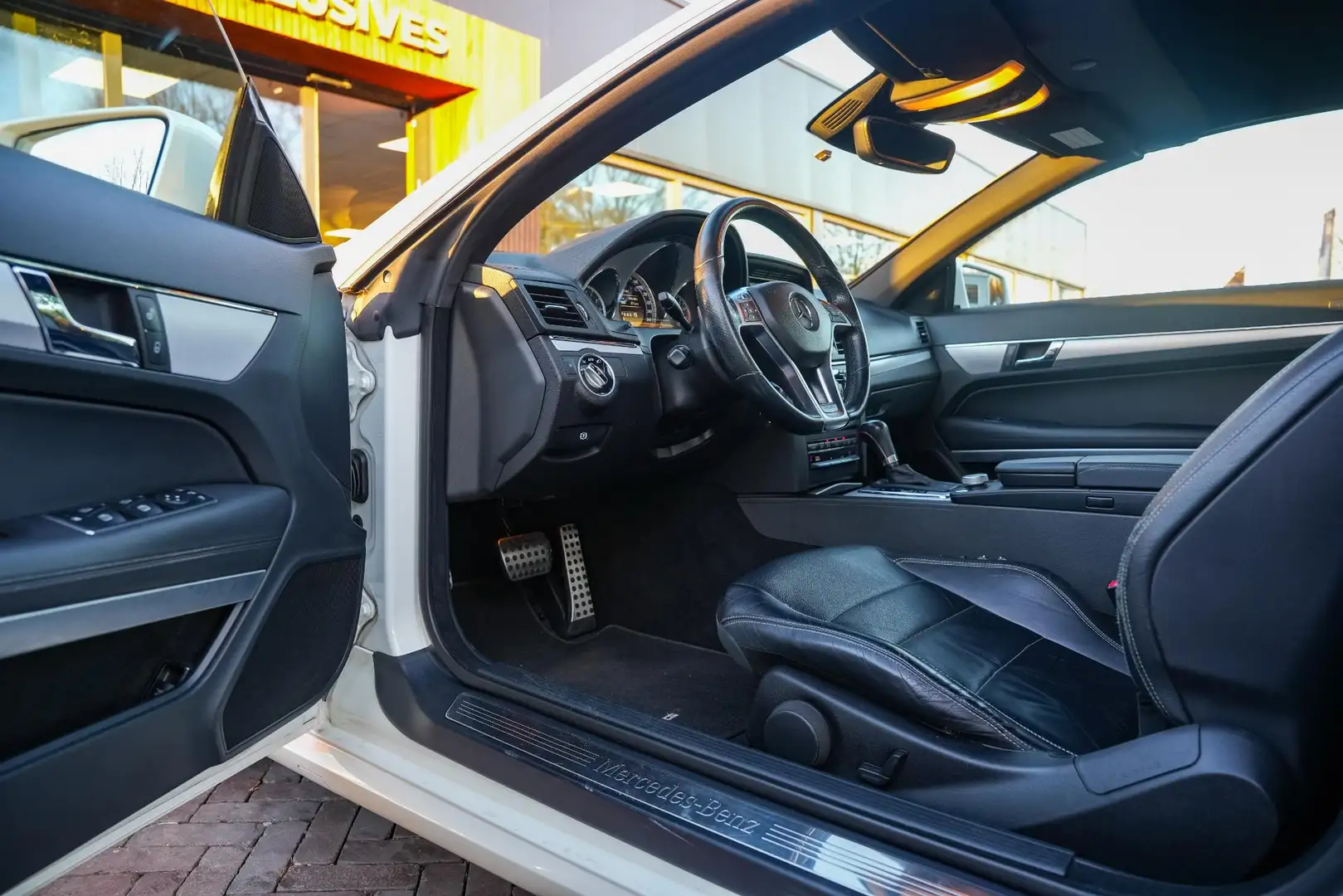 Mercedes-Benz E 250 Cabrio CGI Elegance Leder Lendesteunen Mistlampen Wit - 2