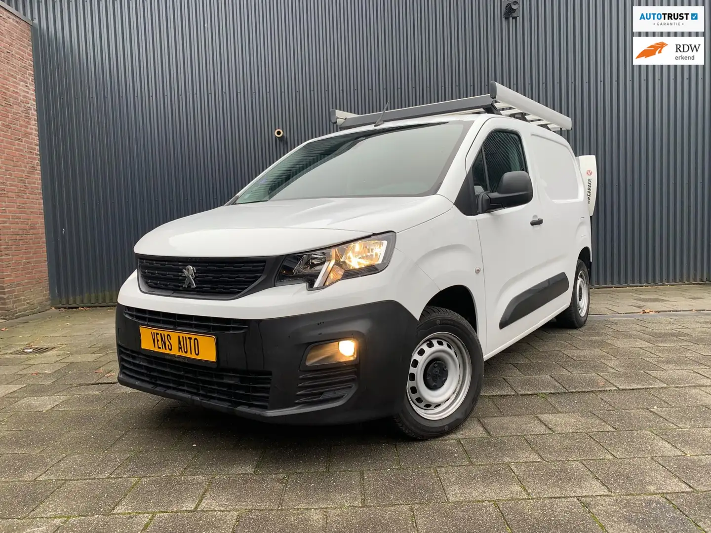 Peugeot Partner 1.2 PureTech Premium, BPM VRIJ! NAVI, CAMERA! Wit - 1