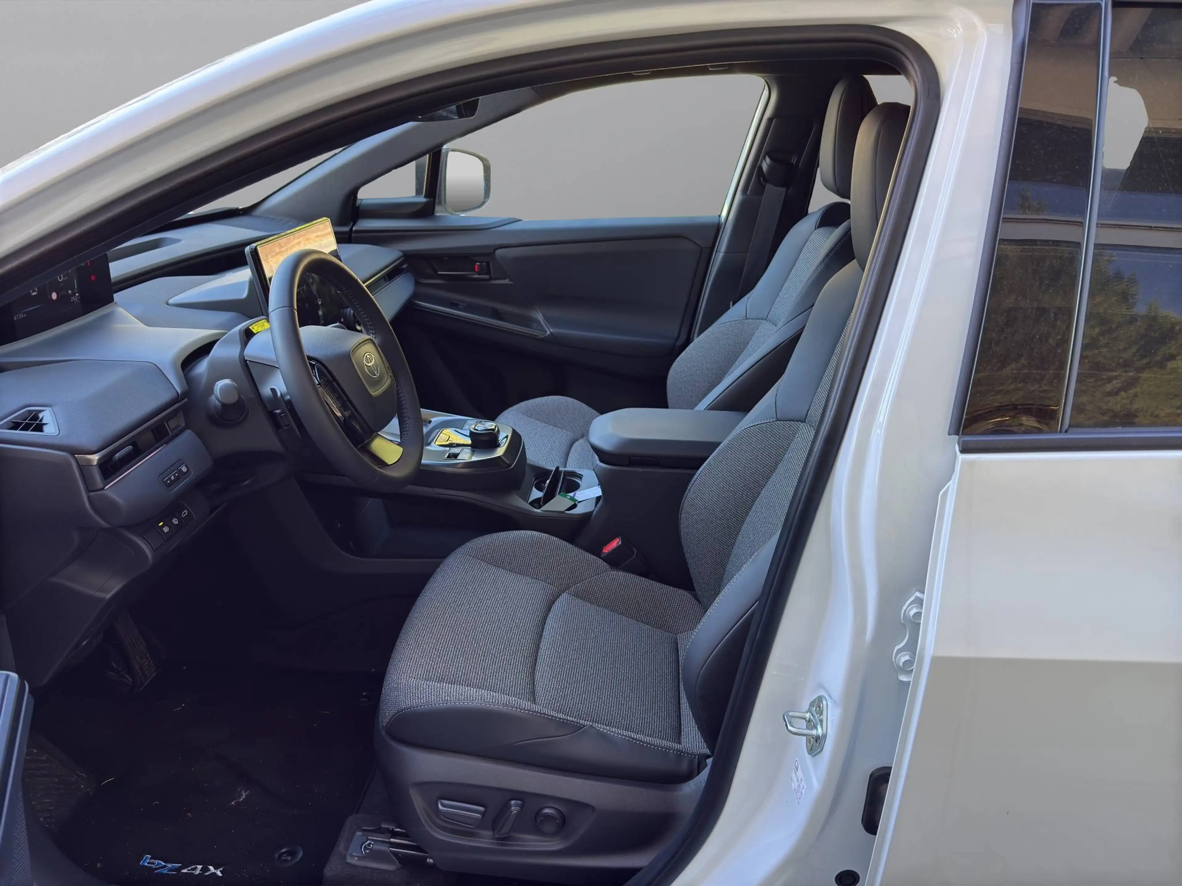 Toyota bZ4X AWD Active Drive — photo 12