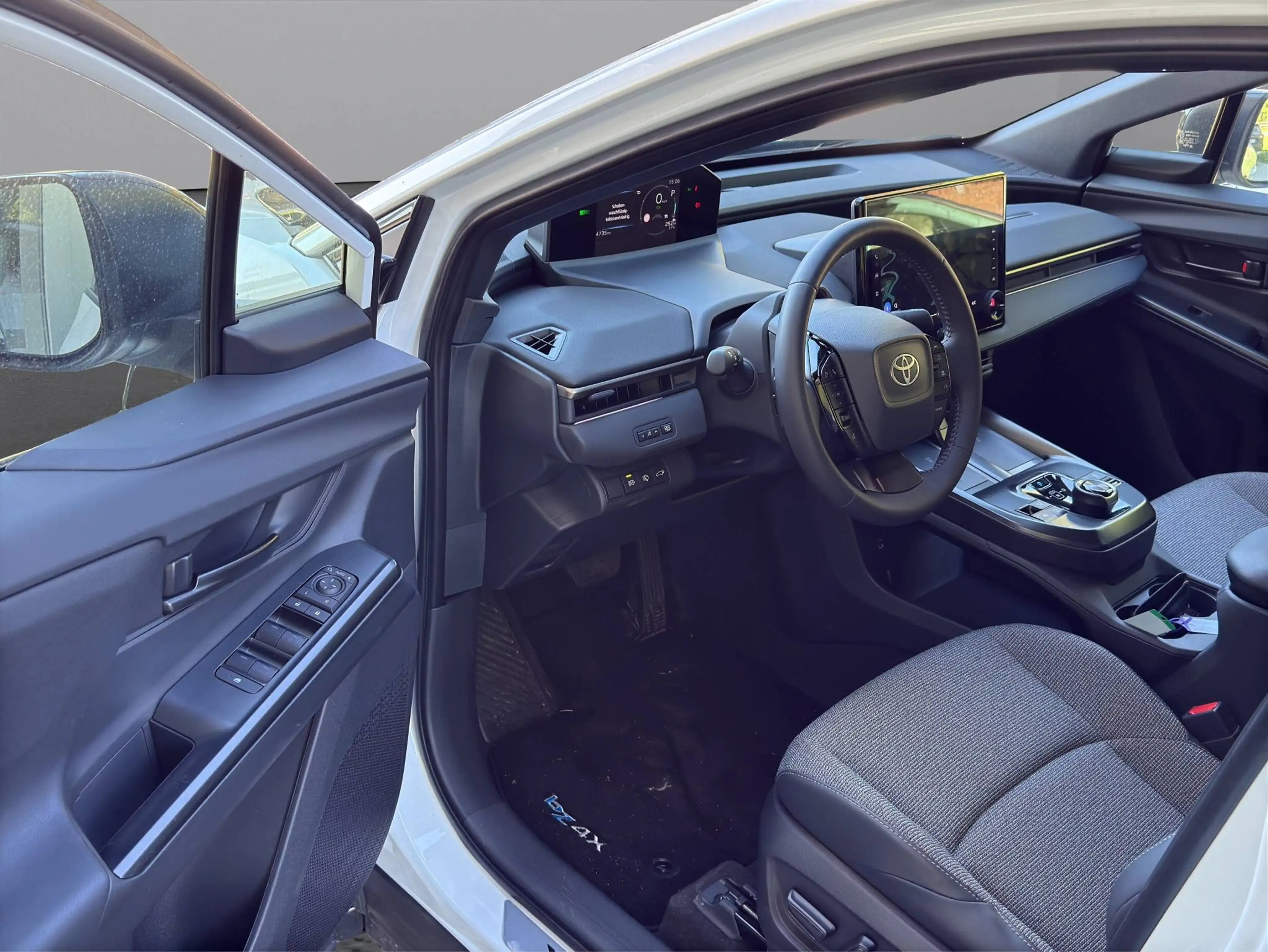 Toyota bZ4X AWD Active Drive — photo 10