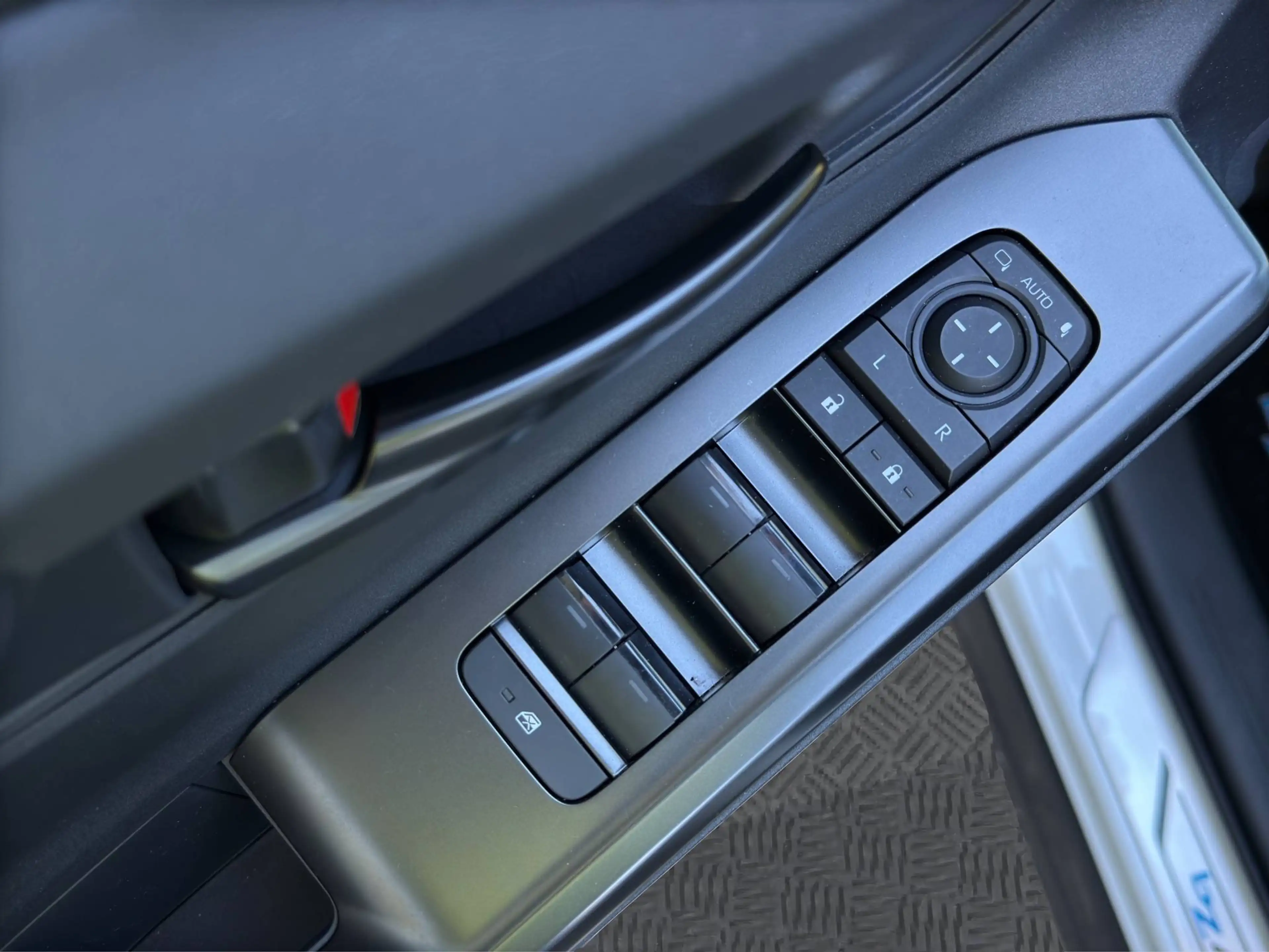 Toyota bZ4X AWD Active Drive — photo 11