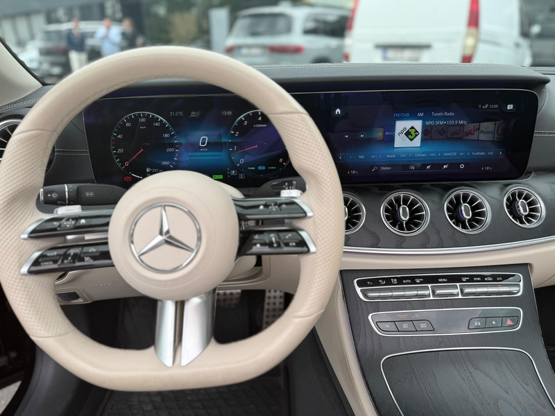 Mercedes-Benz E 200 Cabriolet E — photo 11