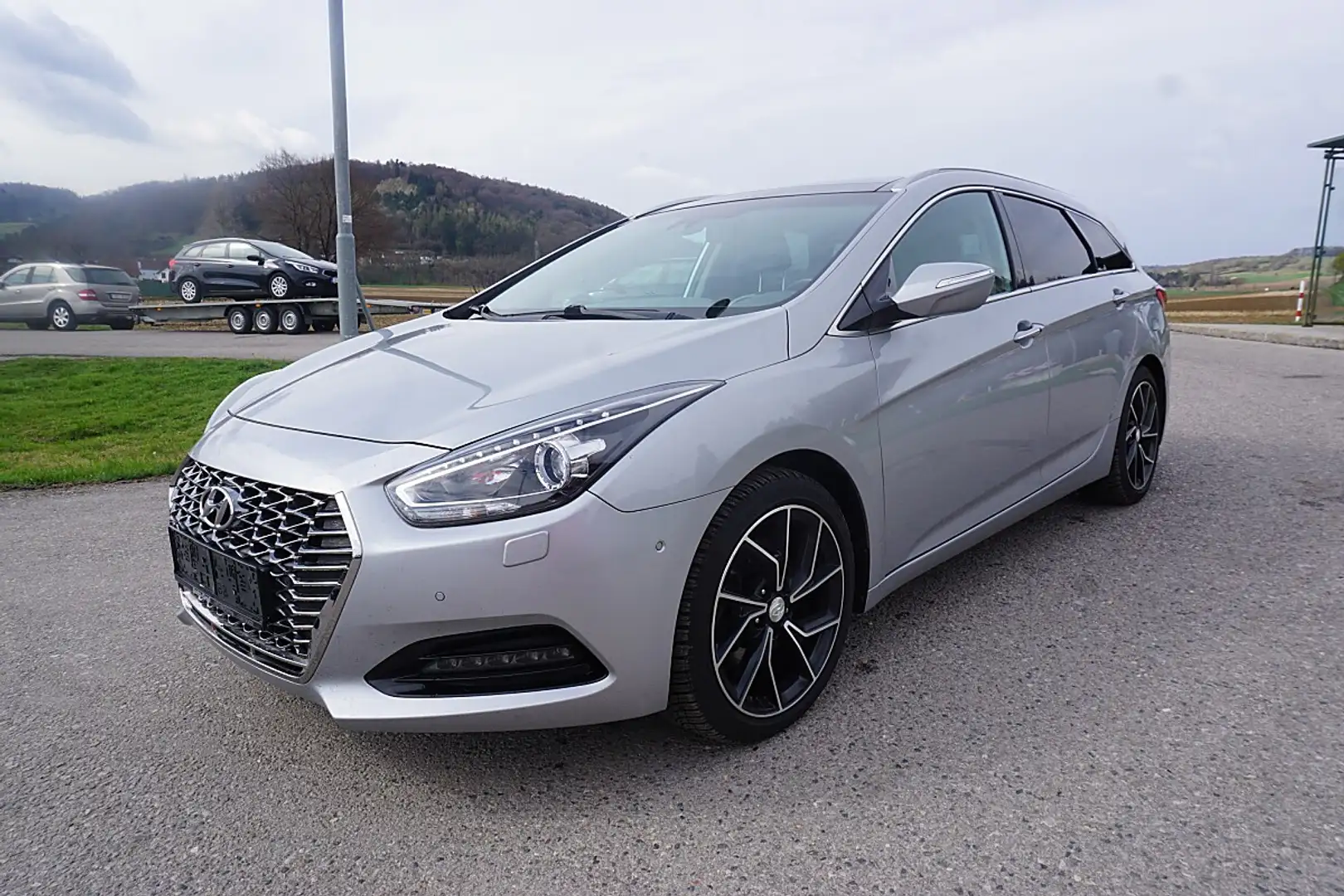 Hyundai i40 1,6 CRDi Level 6 DCT Aut. Grau - 2