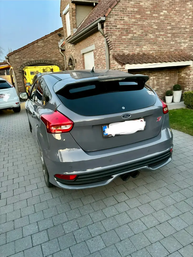 Ford Focus 2.0 EcoBoost ST mit Leder-Exclusiv-Paket - 2