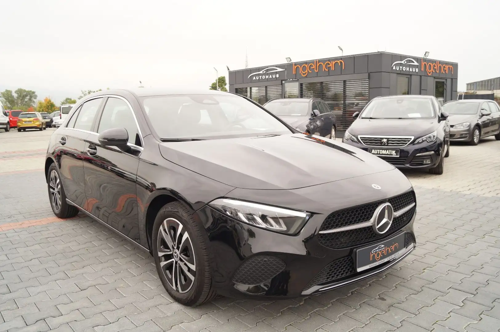 Mercedes-Benz A 200 d AUTOMATIK Kamera Navi LED Tempo PDC SHZ Schwarz - 1