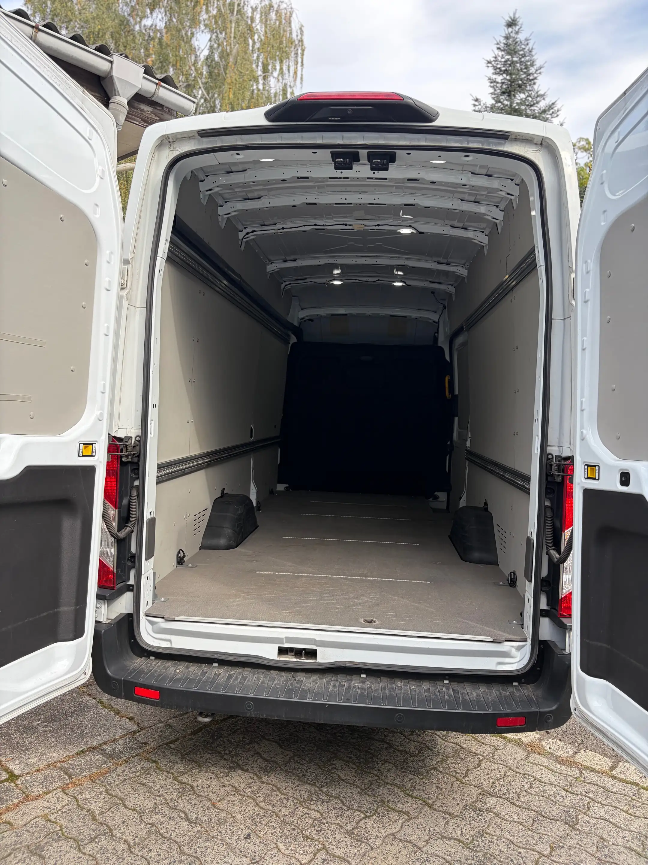 Ford Transit Transit 350 TDCi 350 L4H3 Lkw HA Basis — photo 9