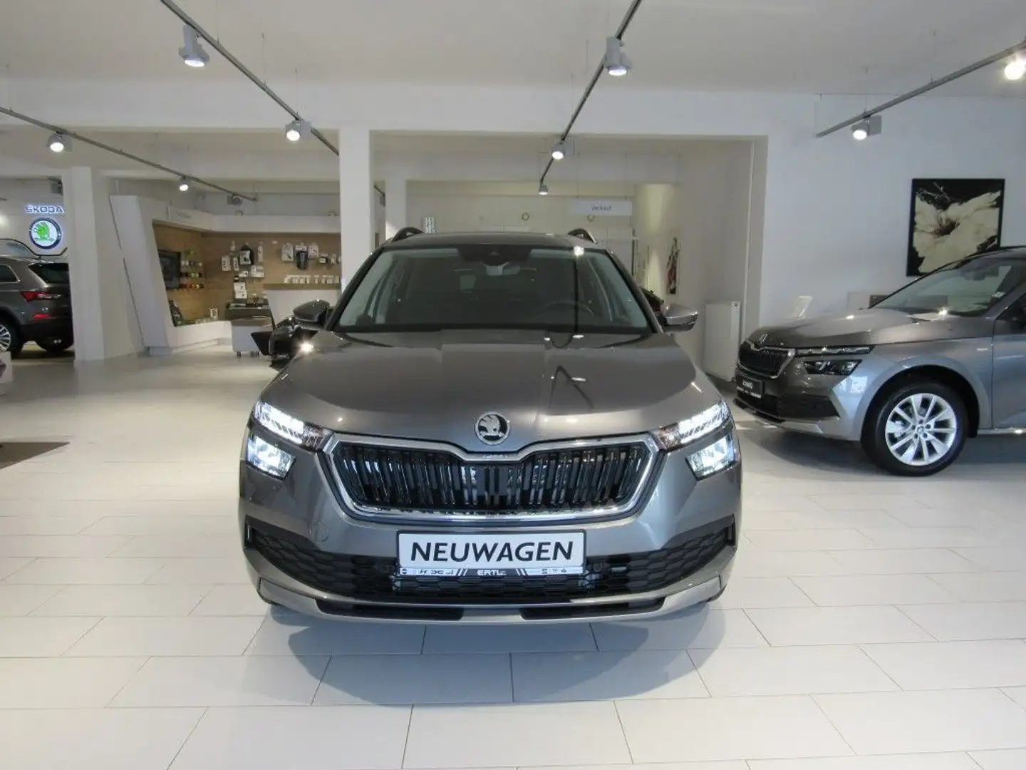 Skoda Kamiq Tour 1.0 TSI 81 kW DSG Gris - 2