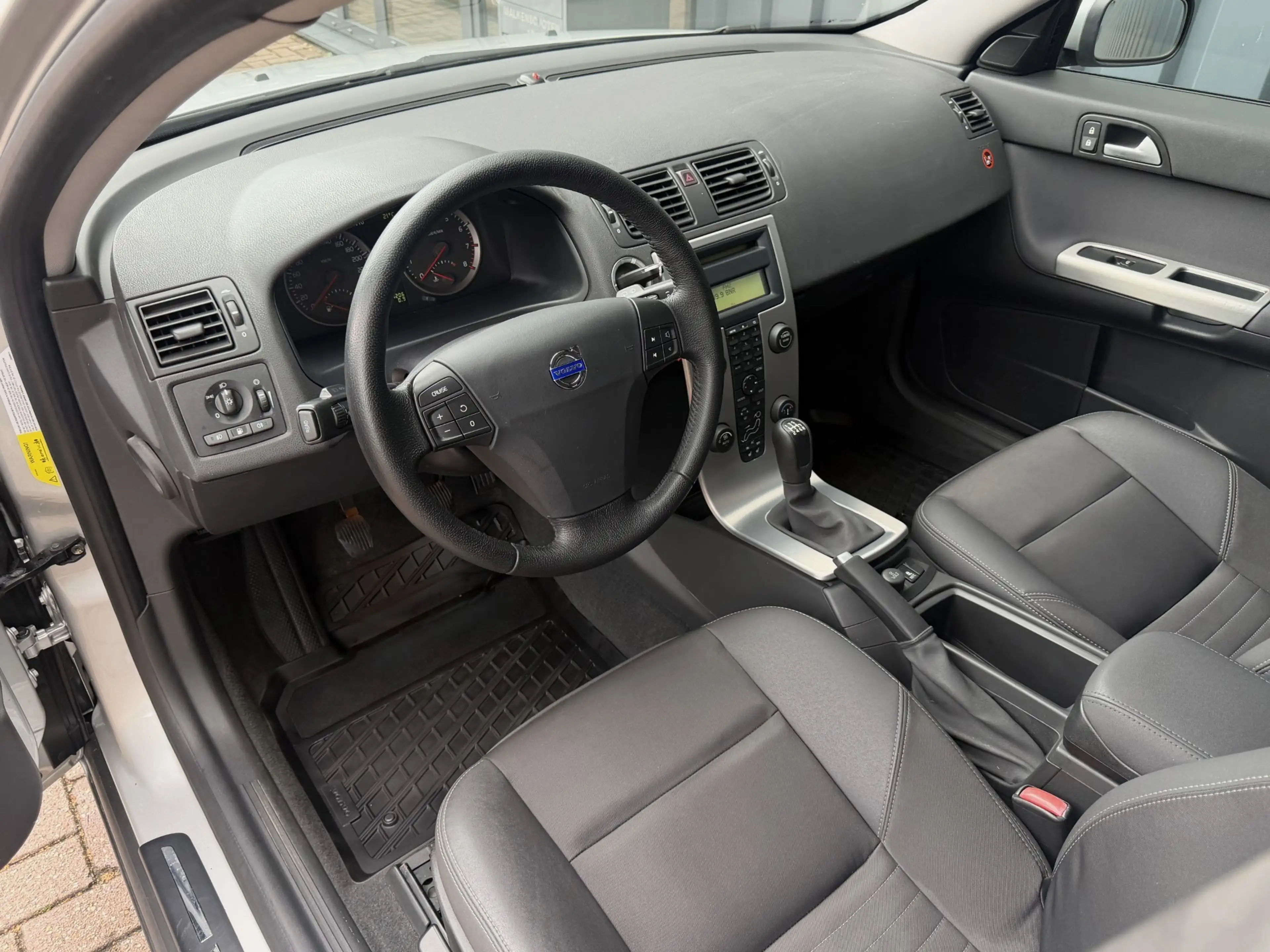 Volvo V50 2.5 T5 Momentum 1E EIG.!/DEALER OND.!/YOUNGTIMER!/ — photo 8