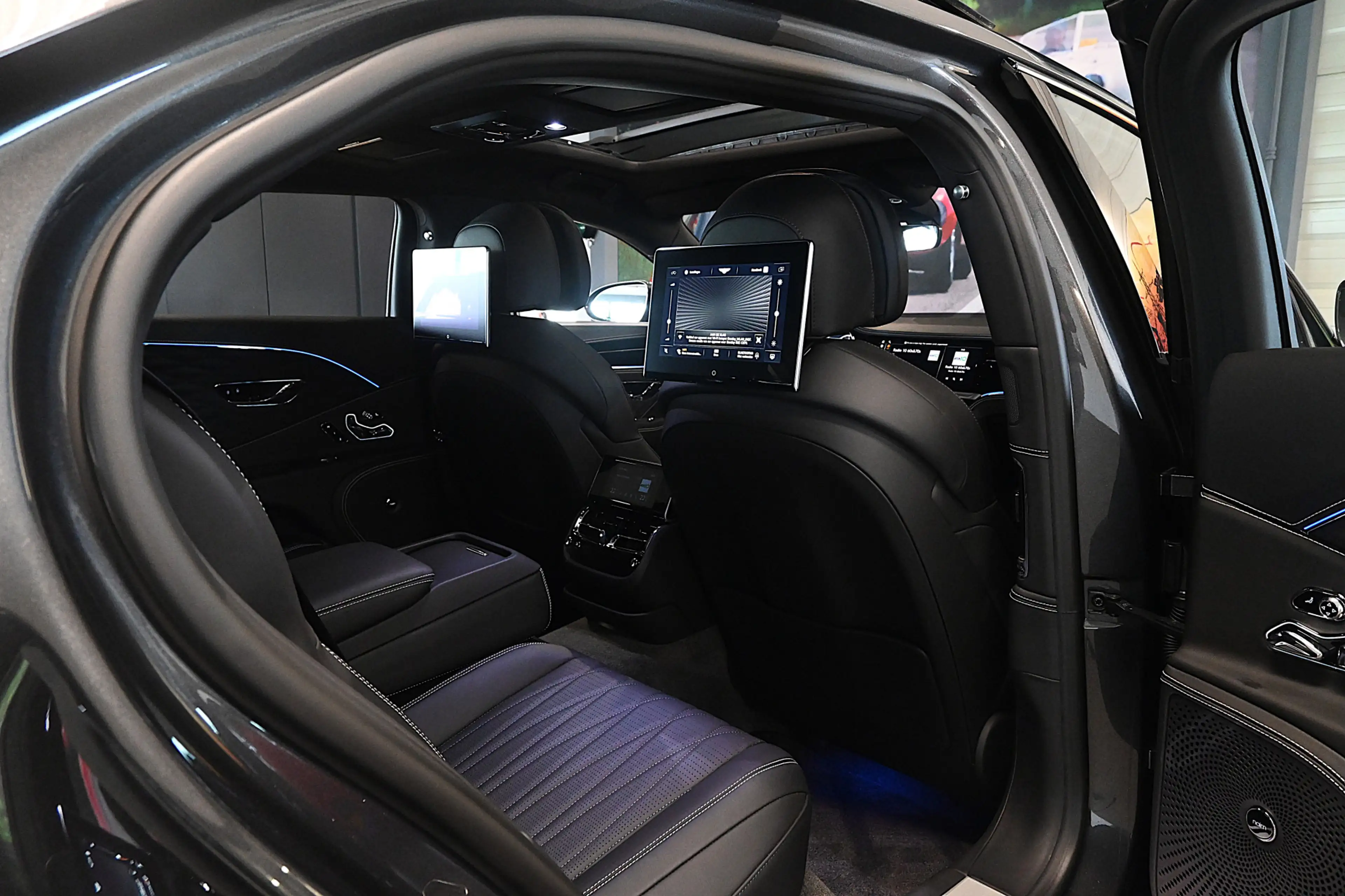 Bentley Flying Spur 6.0 W12 — photo 38