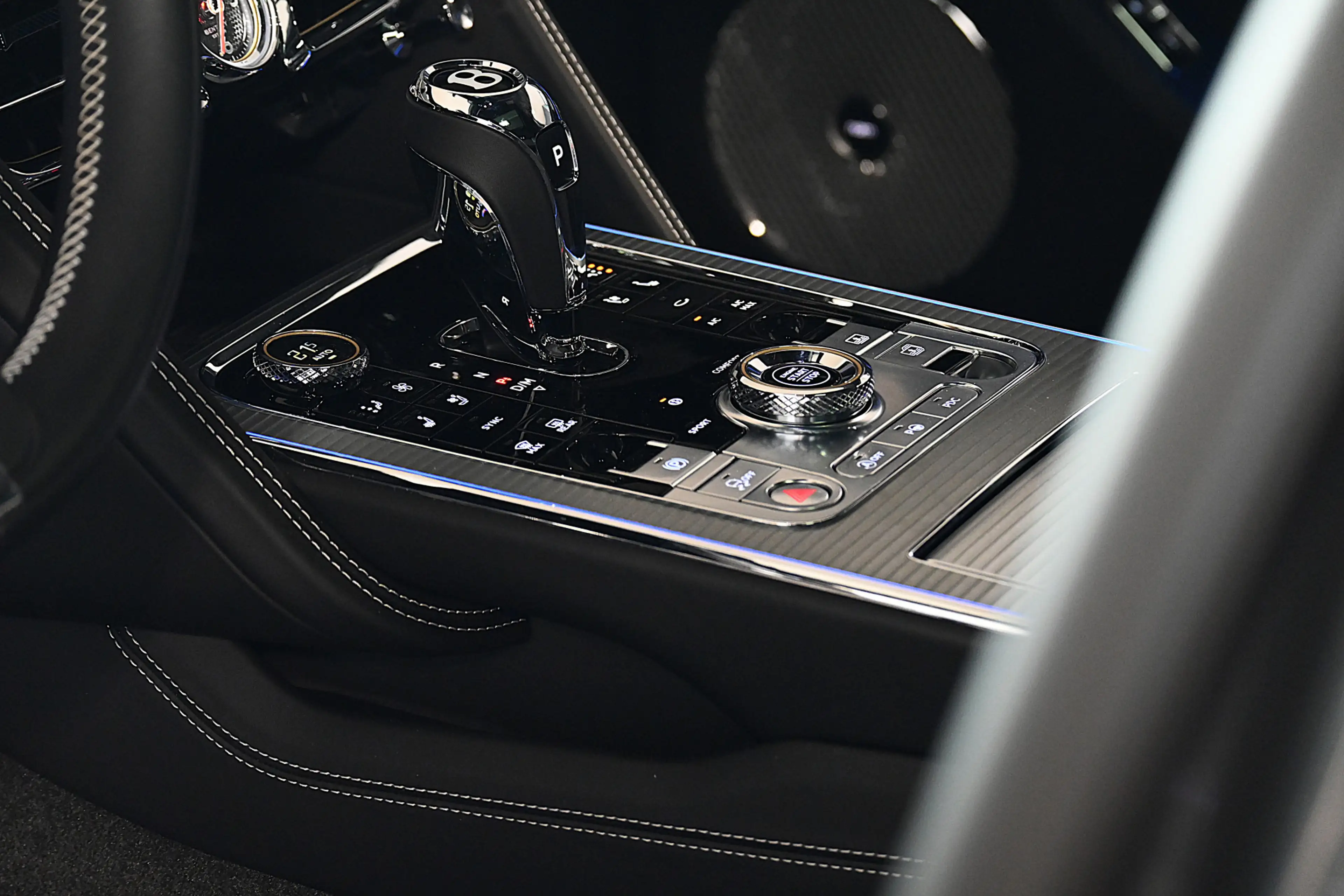 Bentley Flying Spur 6.0 W12 — photo 22