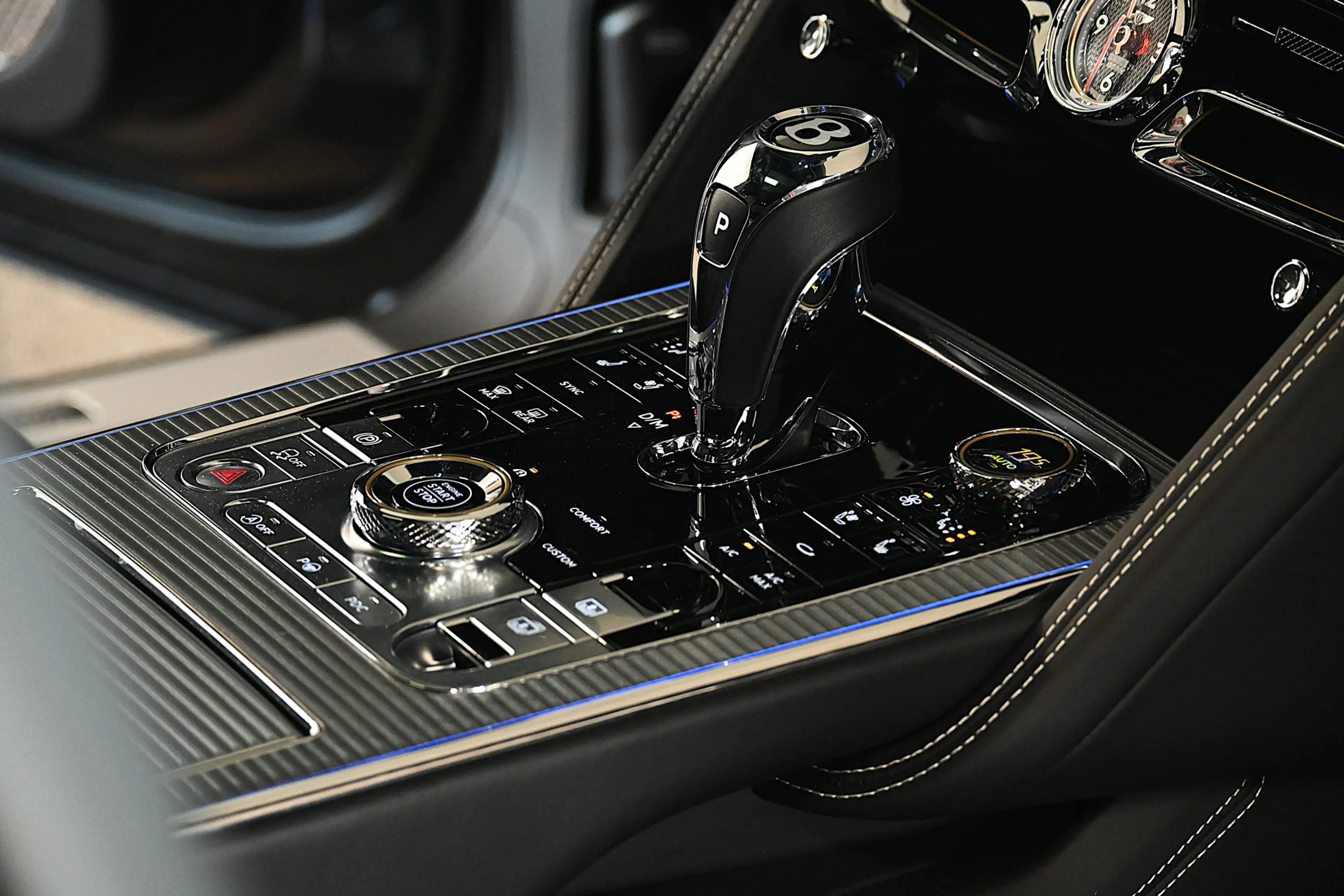 Bentley Flying Spur 6.0 W12 — photo 14
