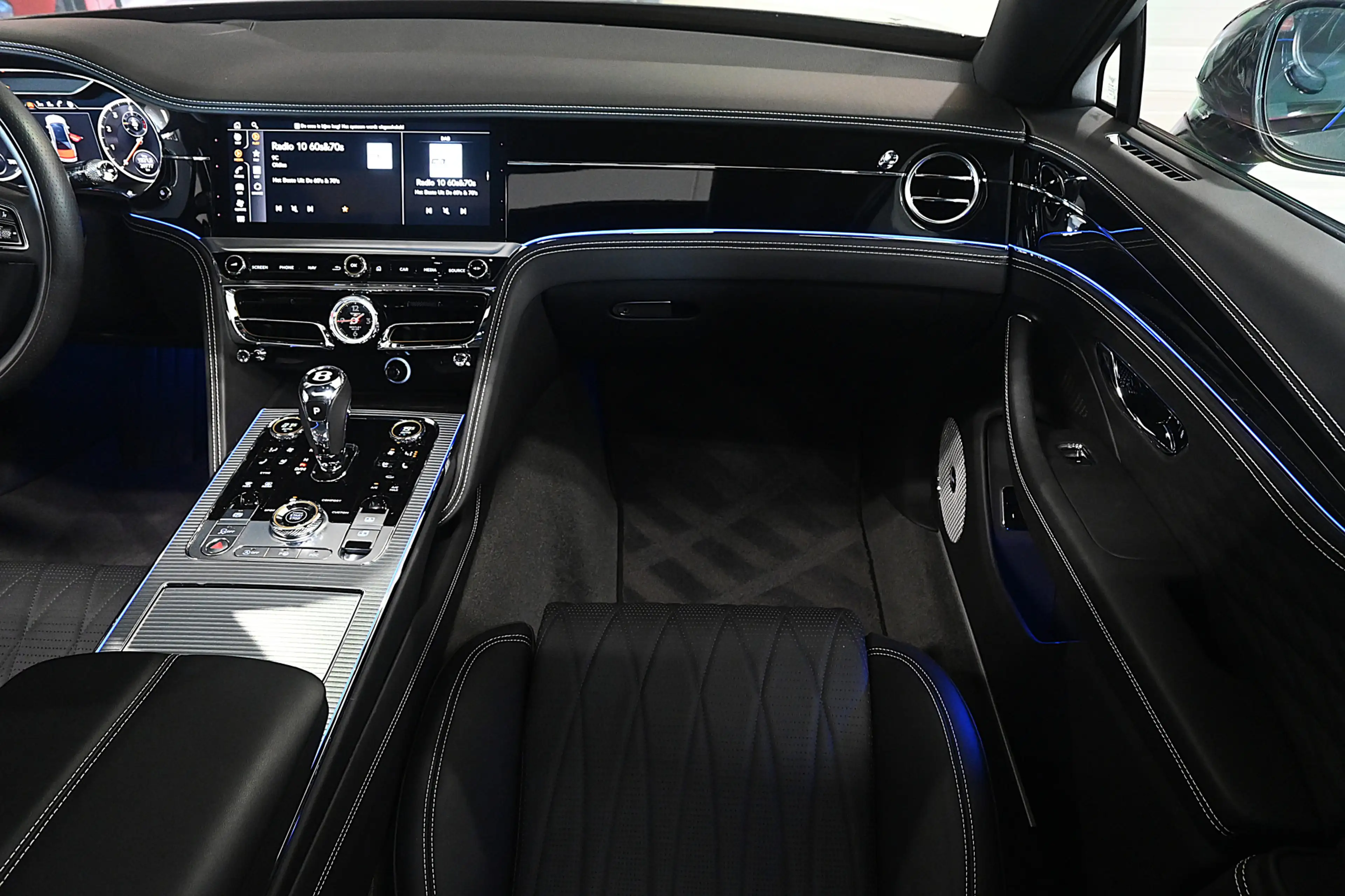 Bentley Flying Spur 6.0 W12 — photo 28