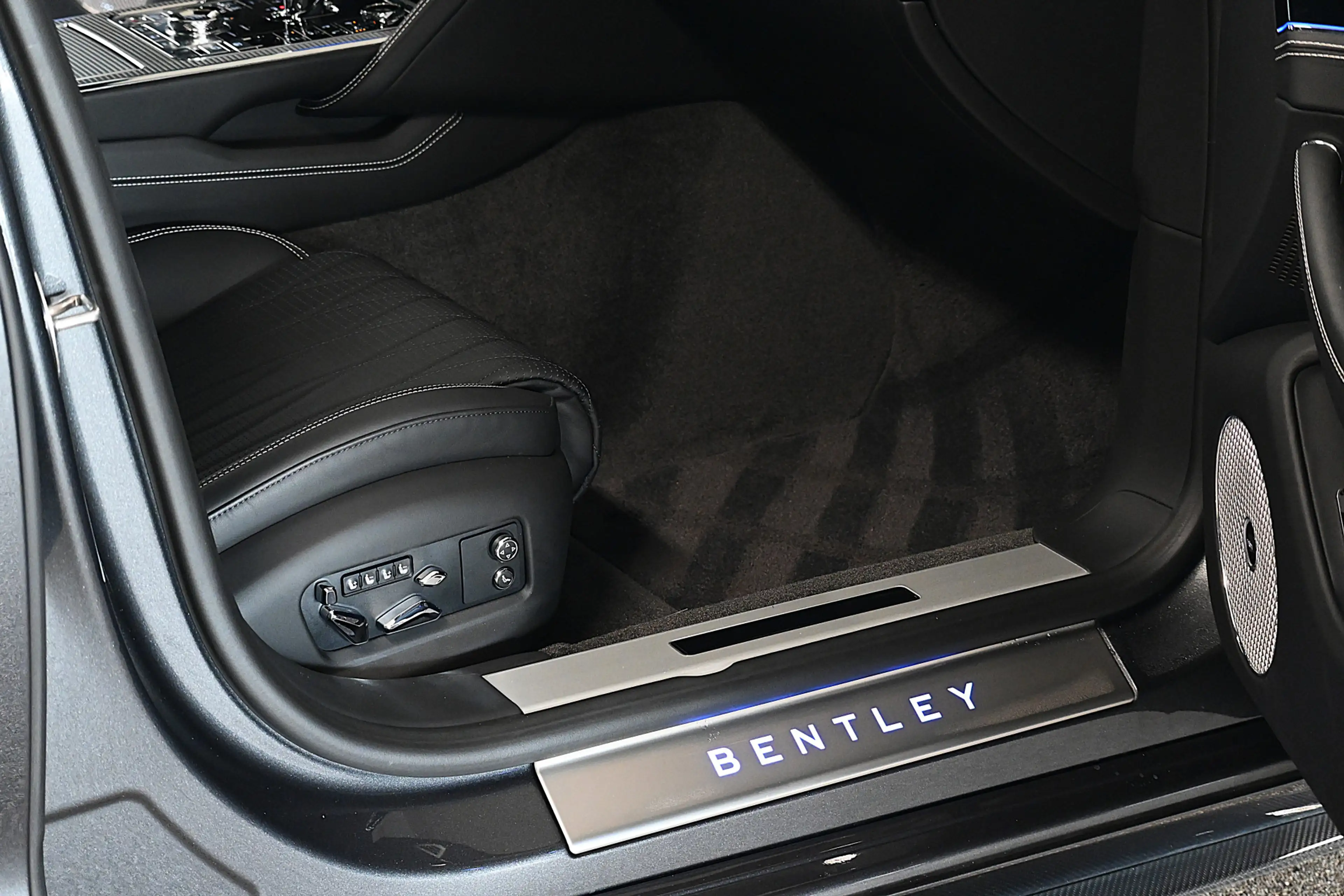 Bentley Flying Spur 6.0 W12 — photo 13