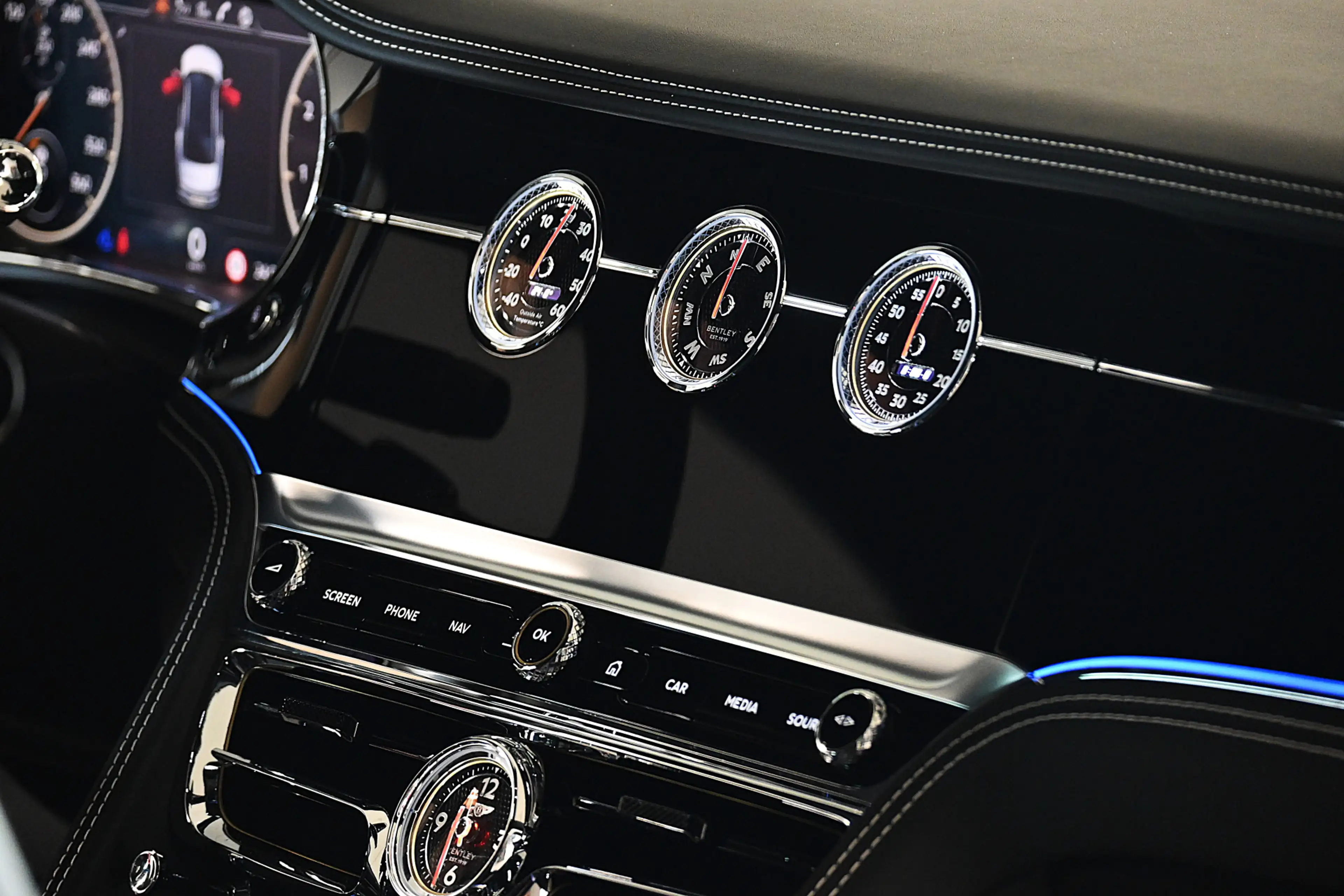 Bentley Flying Spur 6.0 W12 — photo 11