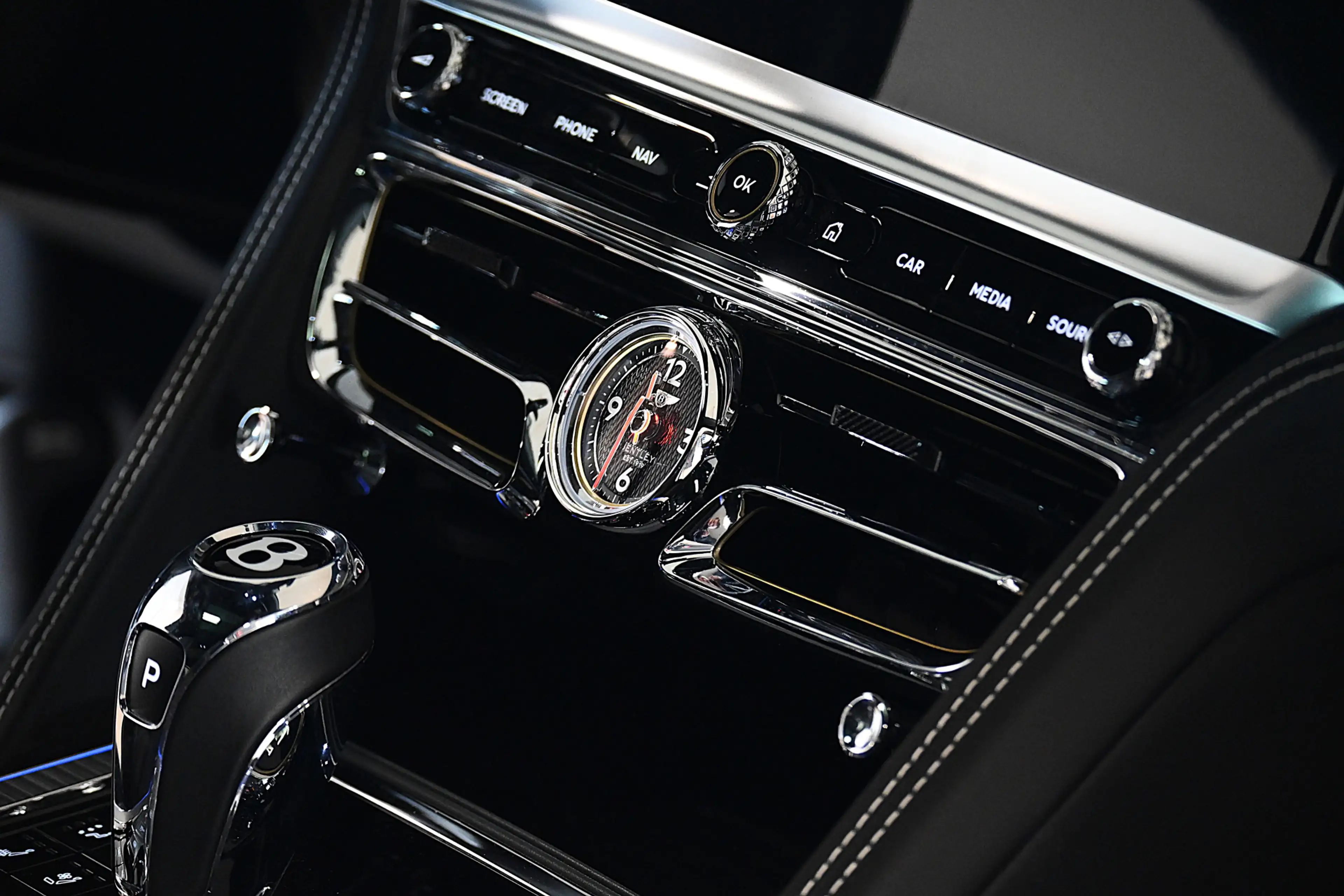 Bentley Flying Spur 6.0 W12 — photo 15