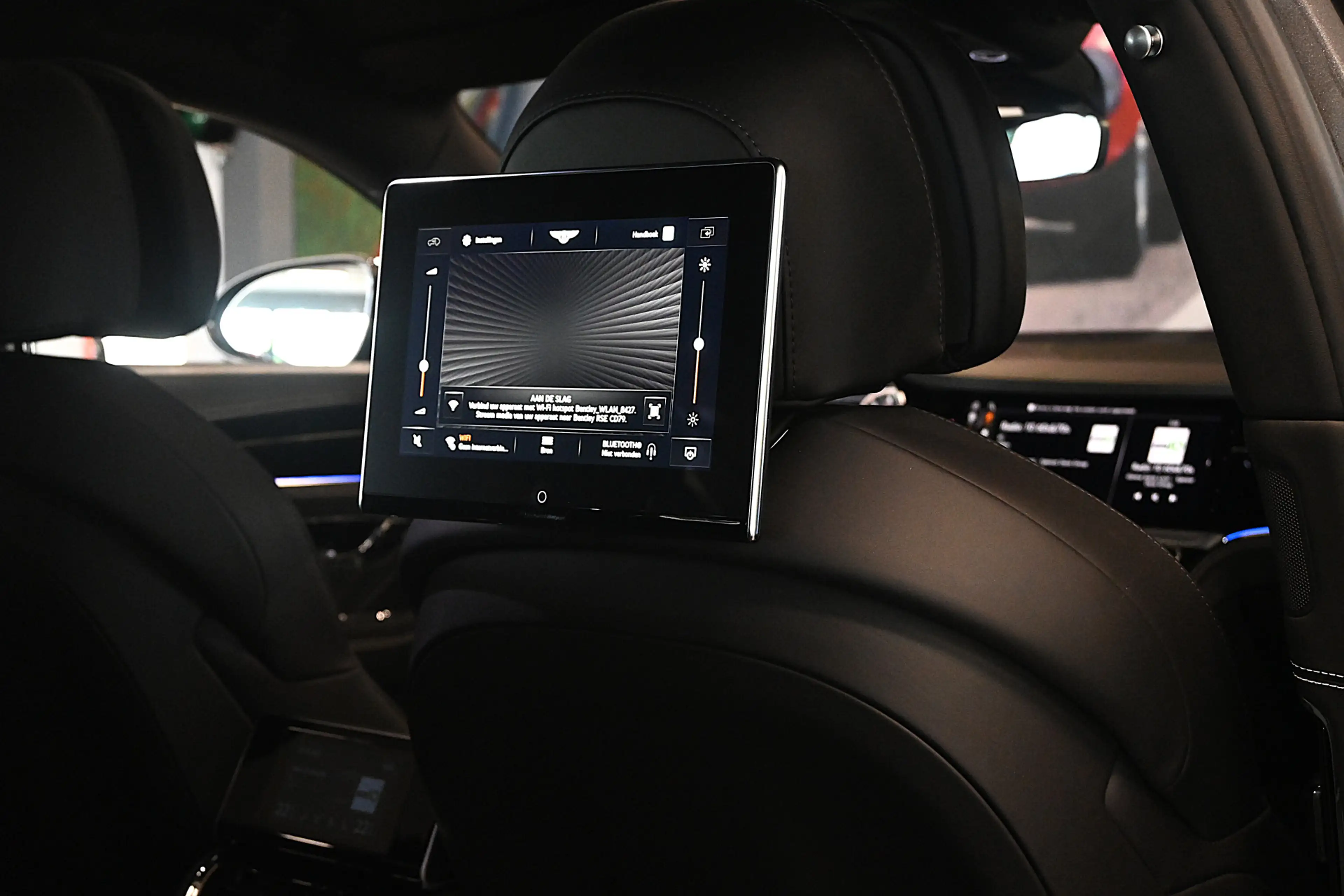 Bentley Flying Spur 6.0 W12 — photo 39