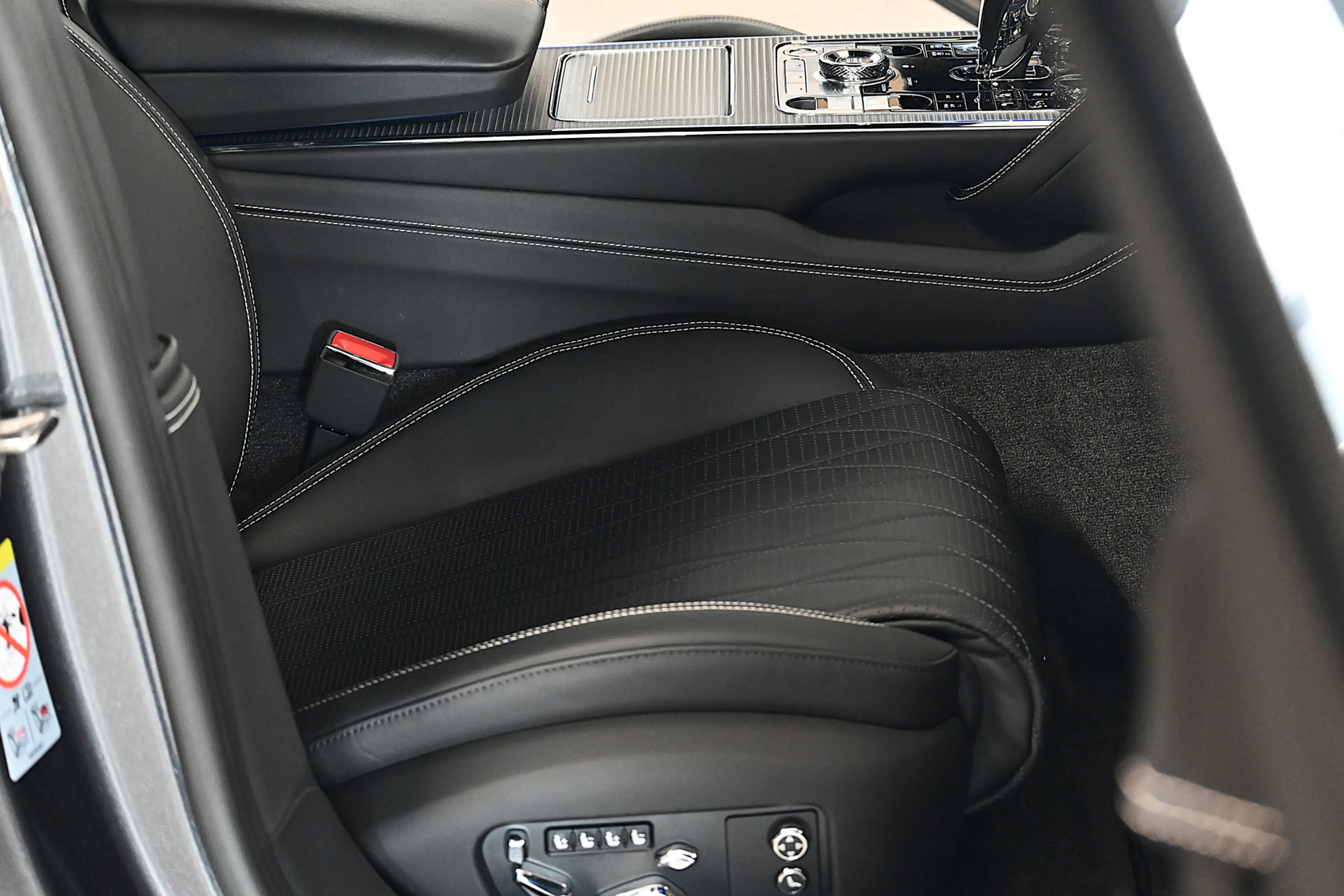 Bentley Flying Spur 6.0 W12 — photo 16