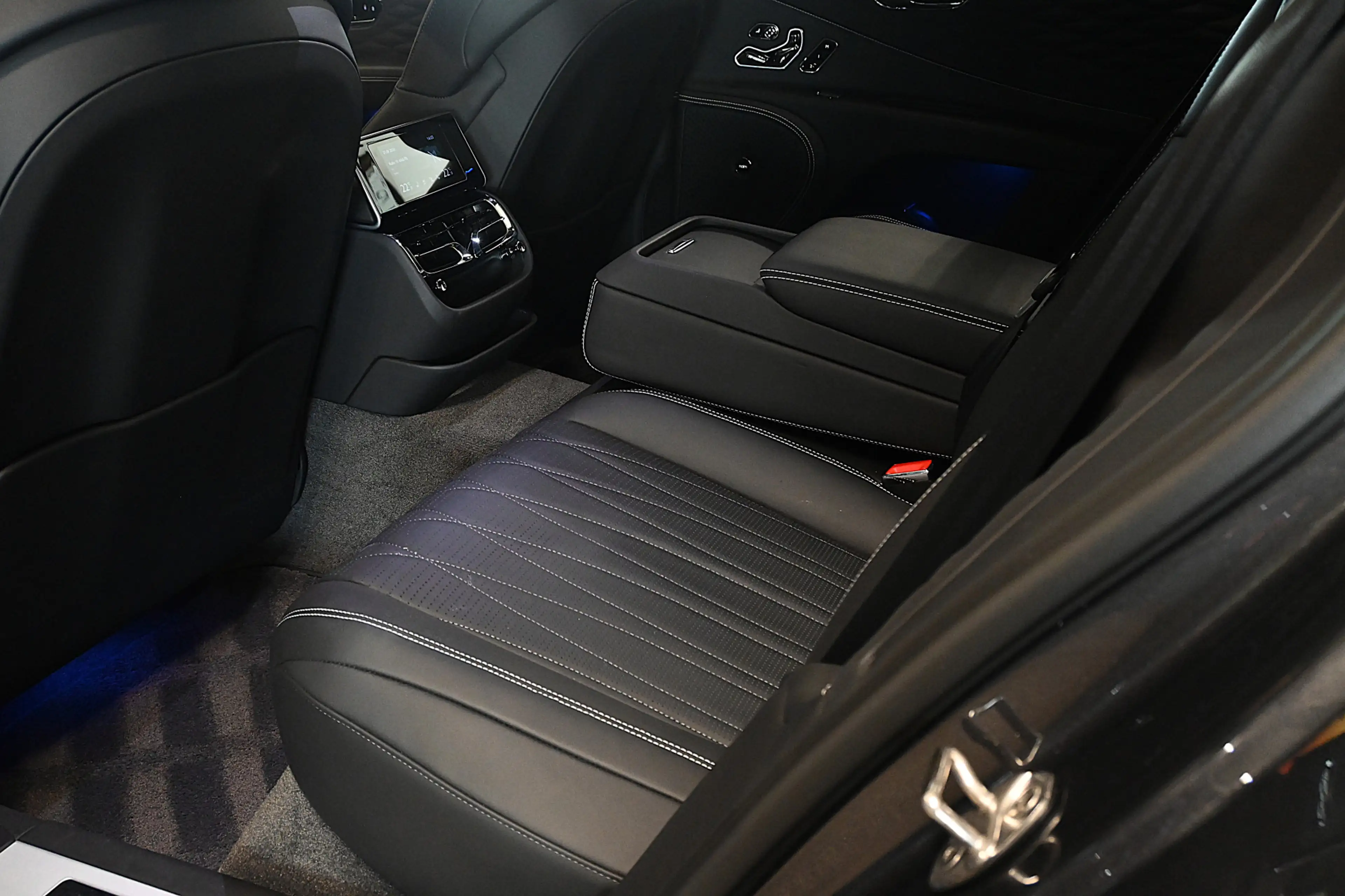 Bentley Flying Spur 6.0 W12 — photo 36